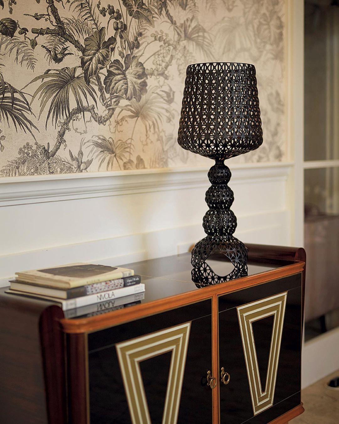 Lilah Acrylic Luxury Table Lamp-Neutral Decor