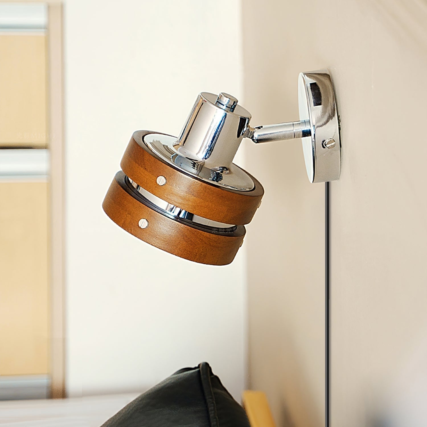 Nildes Wood Classic Wall Lamp-Neutral Decor