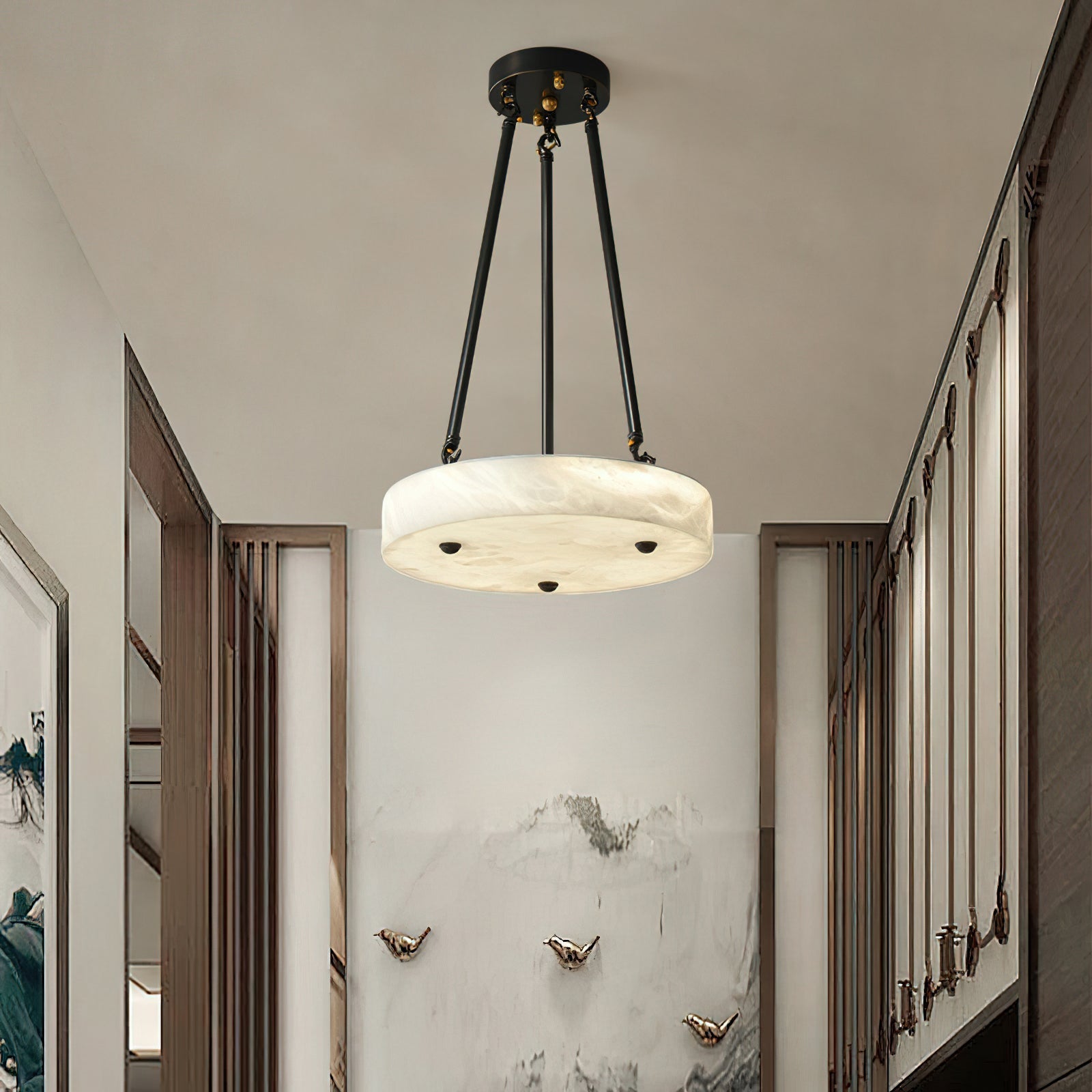 Side profile of the Kayme pendant lamp, highlighting the brass tripod suspension.
