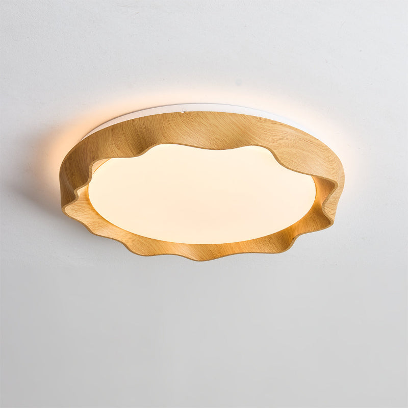 Close-up on the edge of the wavy frame of the Kerio Ceiling Light.