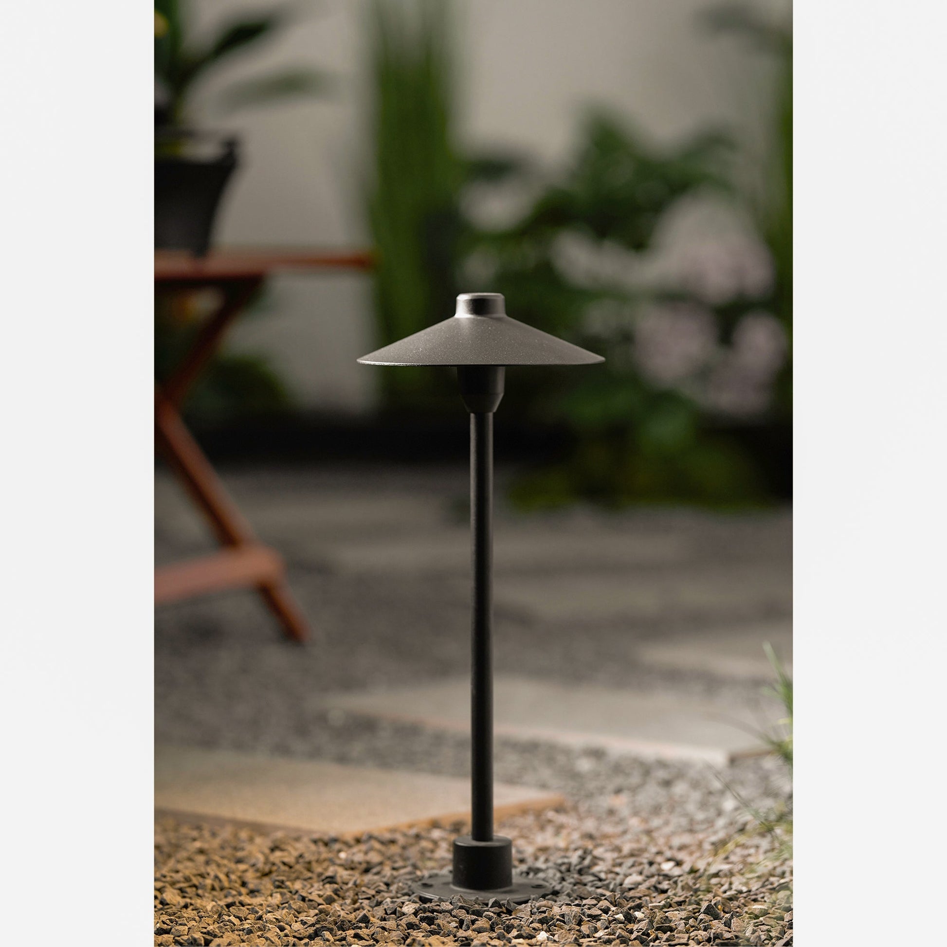 Dimensional drawing of the Kichler outdoor table lamp.
