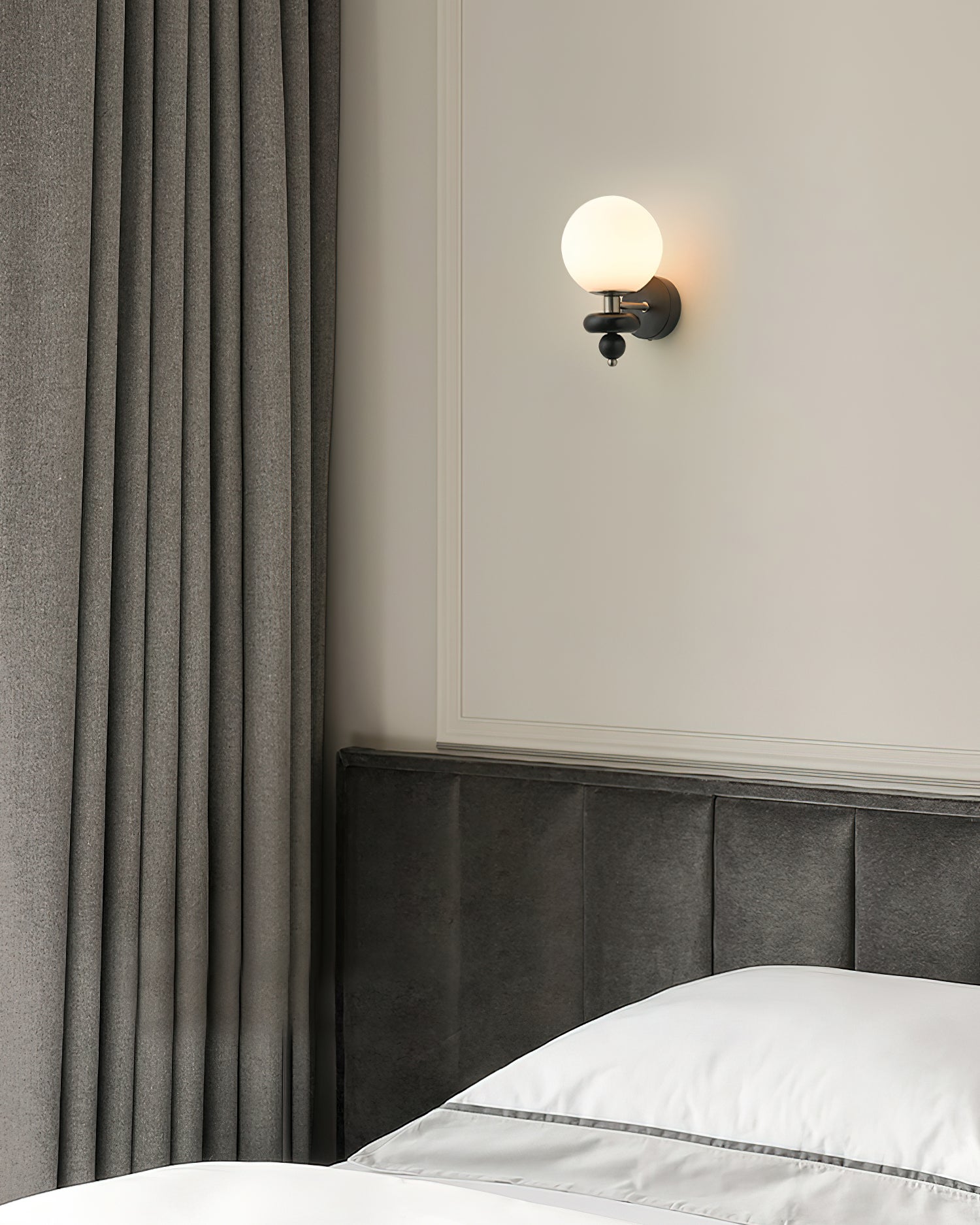 Evelo Modern Globe Wall Lamp