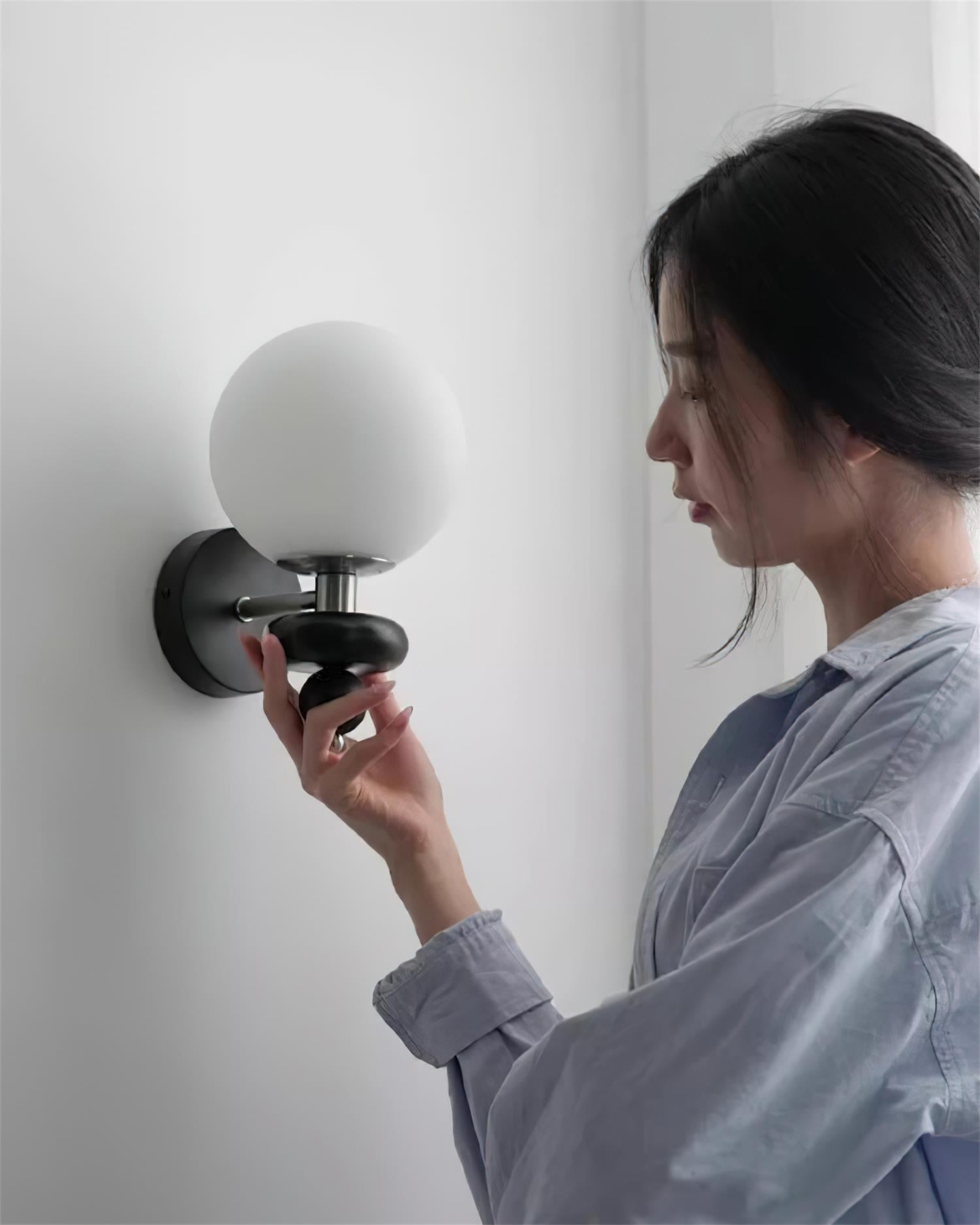 Evelo Modern Globe Wall Lamp
