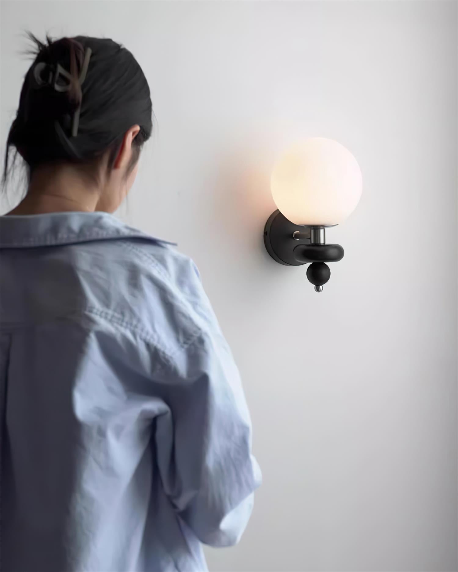 Evelo Modern Globe Wall Lamp