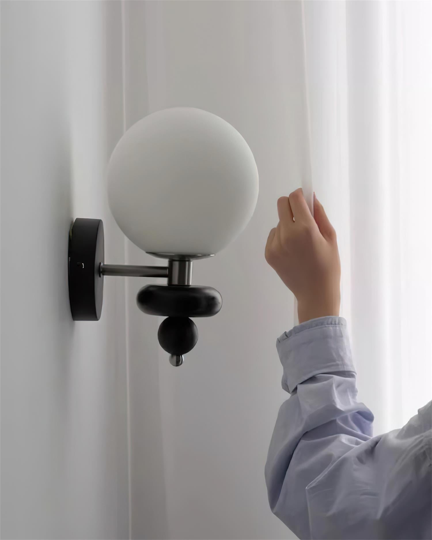 Evelo Modern Globe Wall Lamp