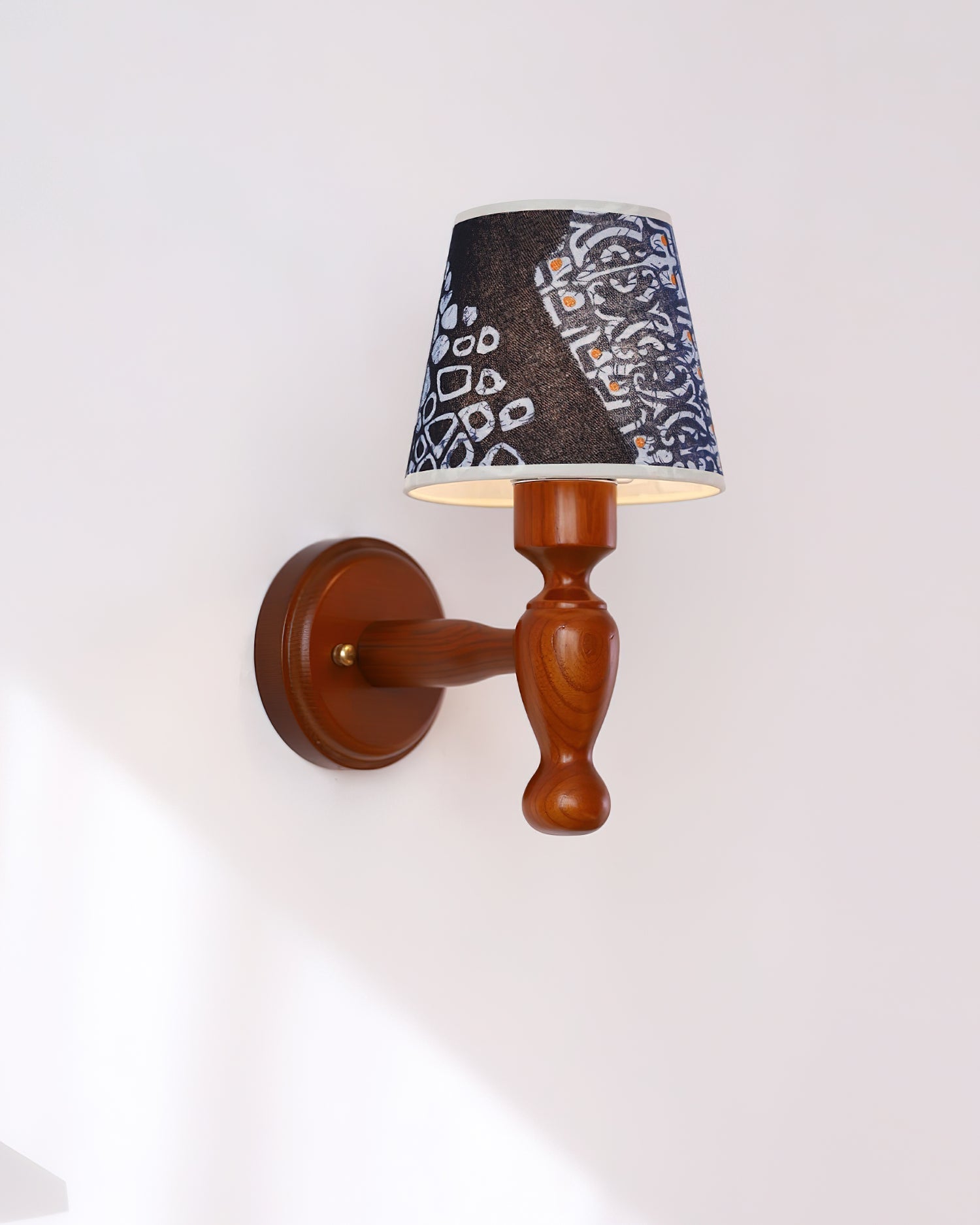Orbel Mapleleaf Wooden Wall Lamp-Neutral Decor