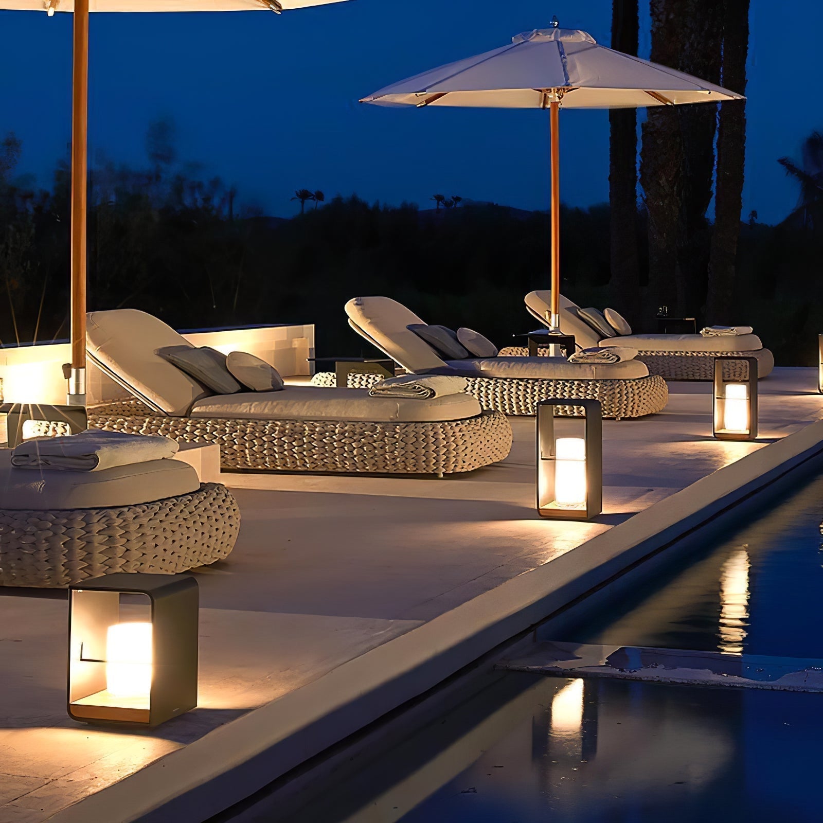 Poppy Minimalist Outdoor Light-Neutral Decor