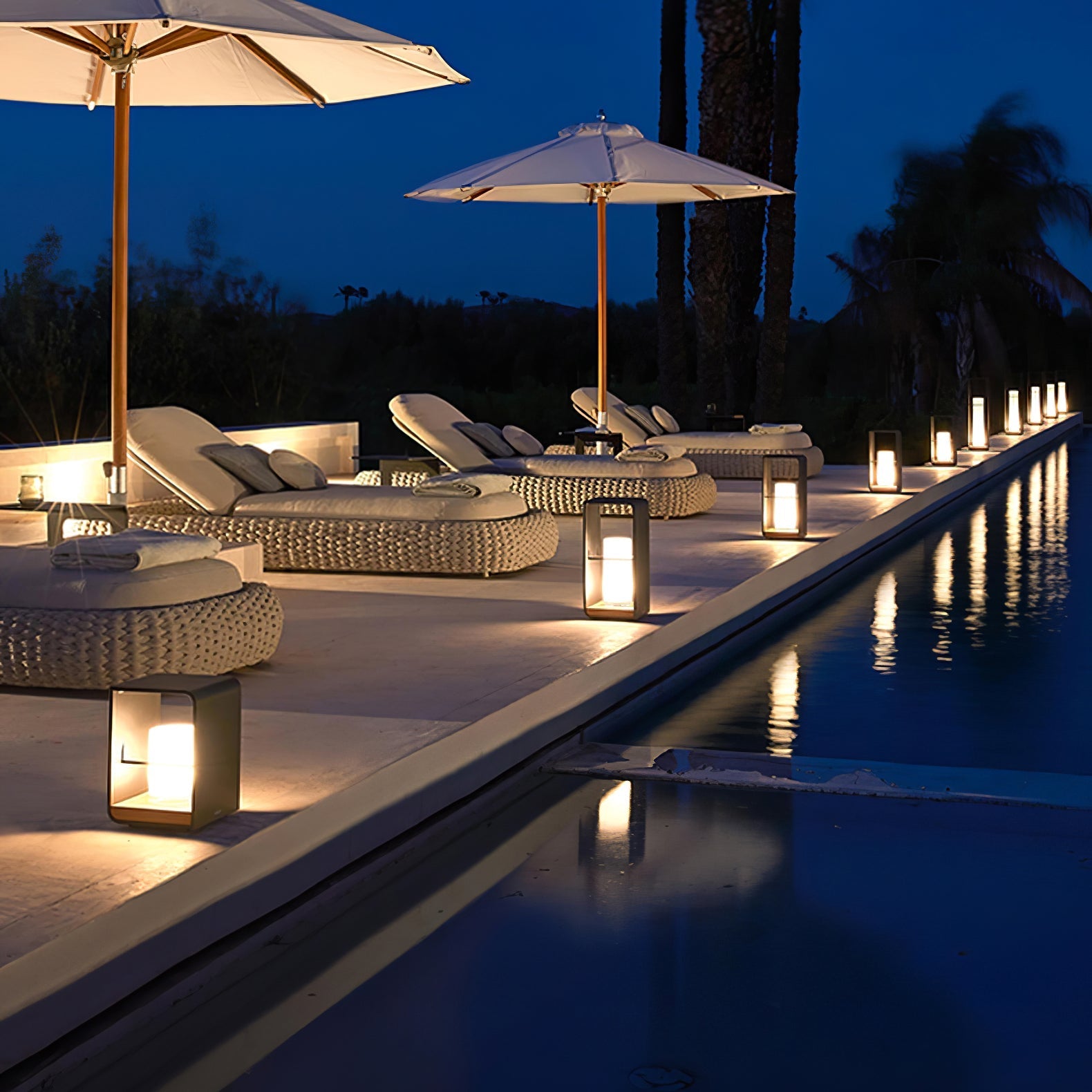Poppy Minimalist Outdoor Light-Neutral Decor