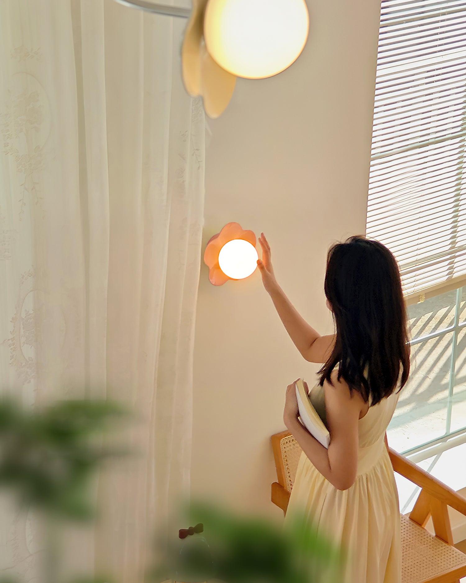 Petalia  Wall Lamp