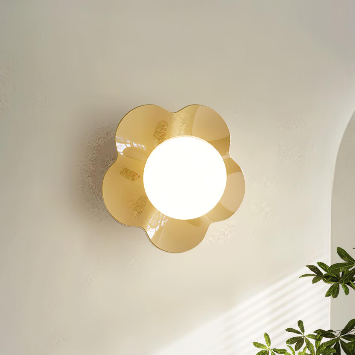 Petalia  Wall Lamp