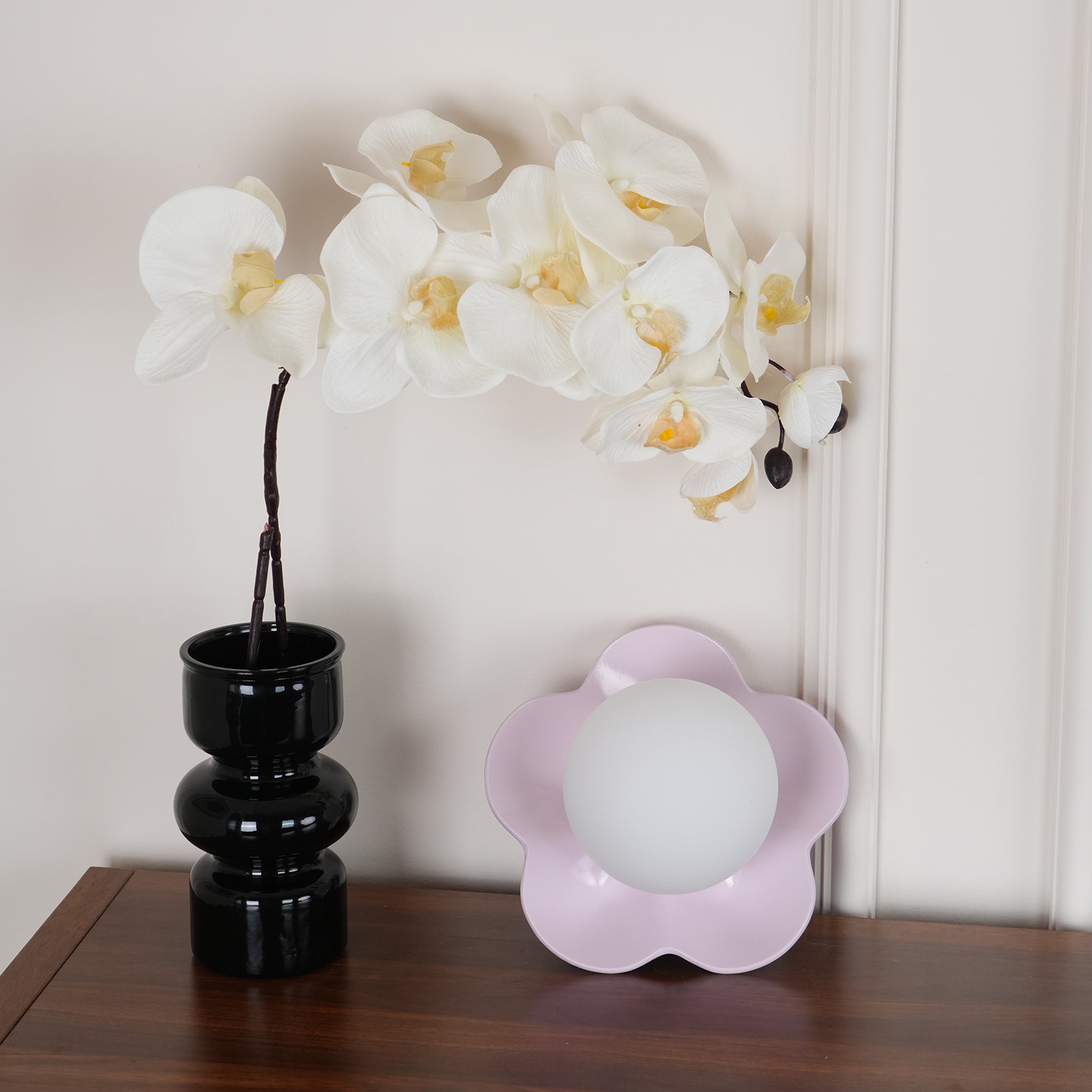 Arcore Resin Playful Wall Lamp-Neutral Decor