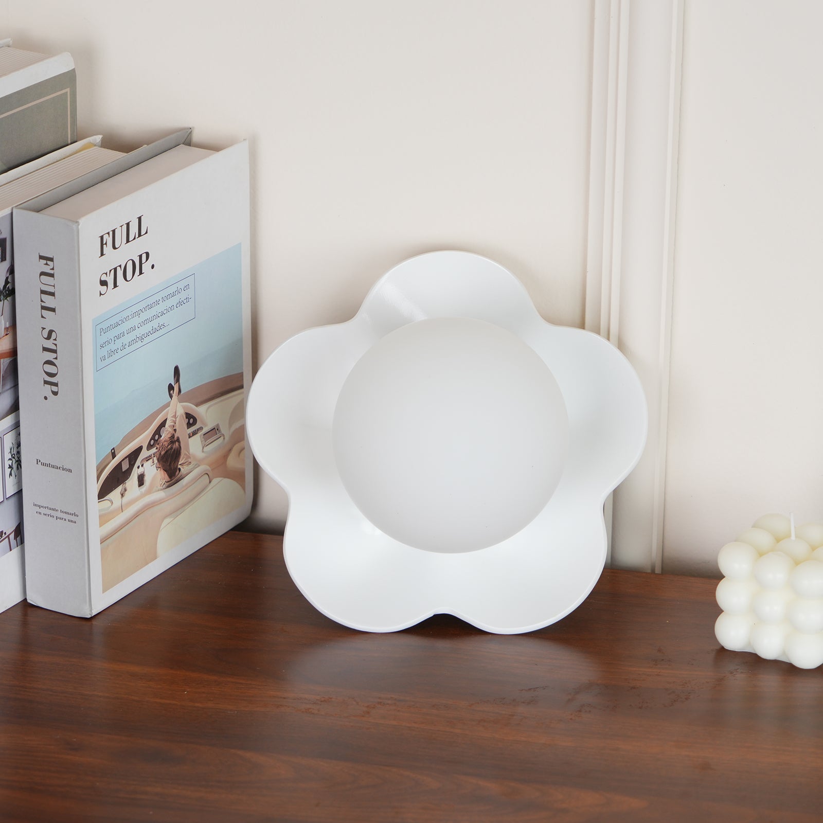 Arcore Resin Playful Wall Lamp-Neutral Decor
