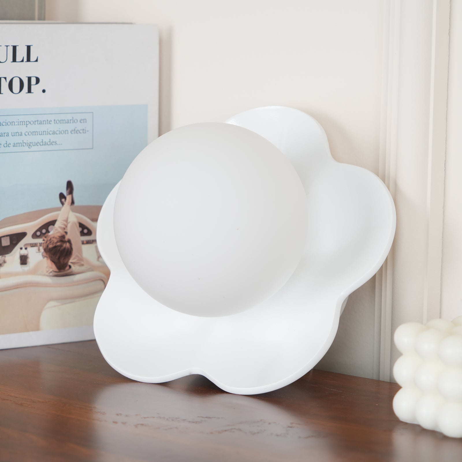 Arcore Resin Playful Wall Lamp-Neutral Decor