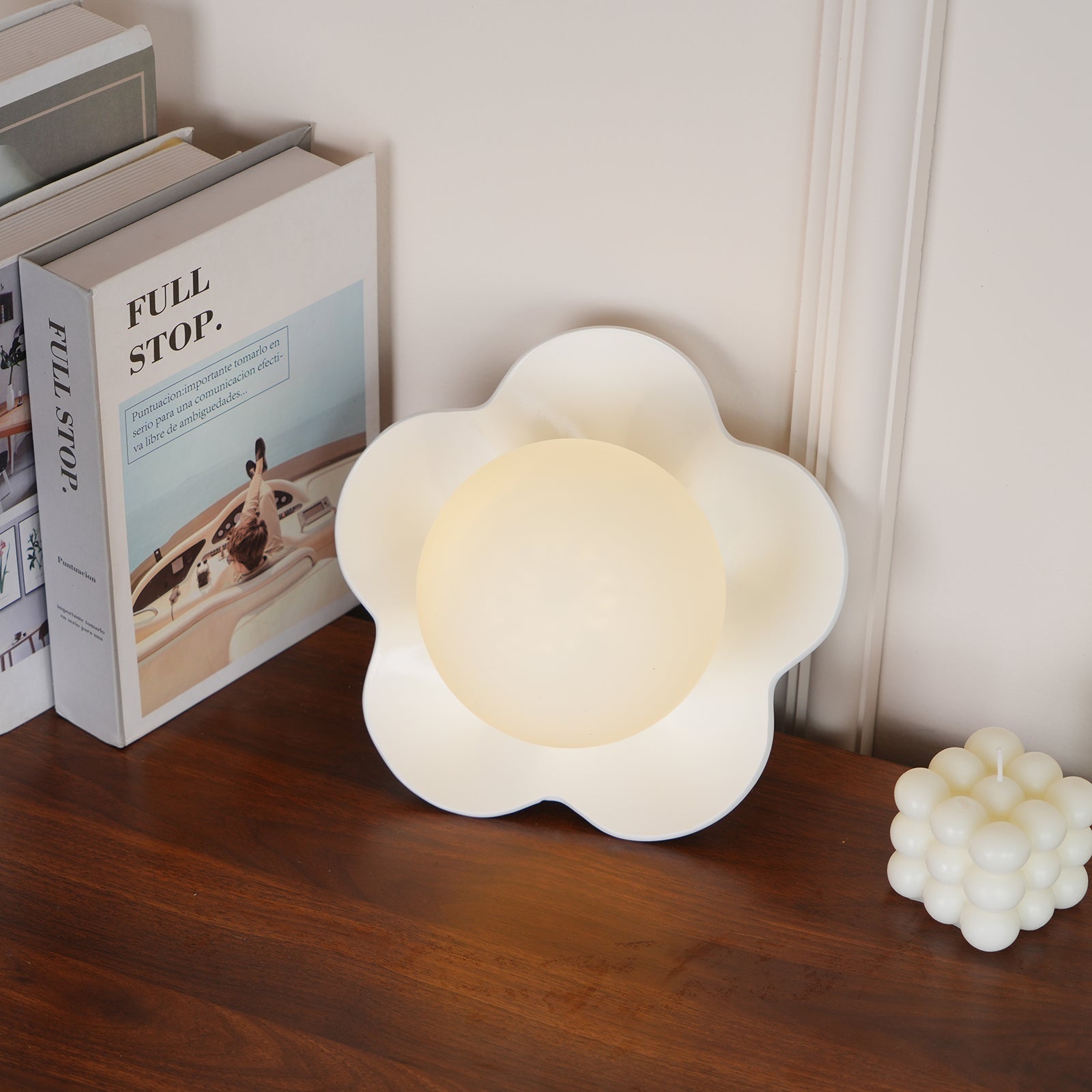 Arcore Resin Playful Wall Lamp-Neutral Decor