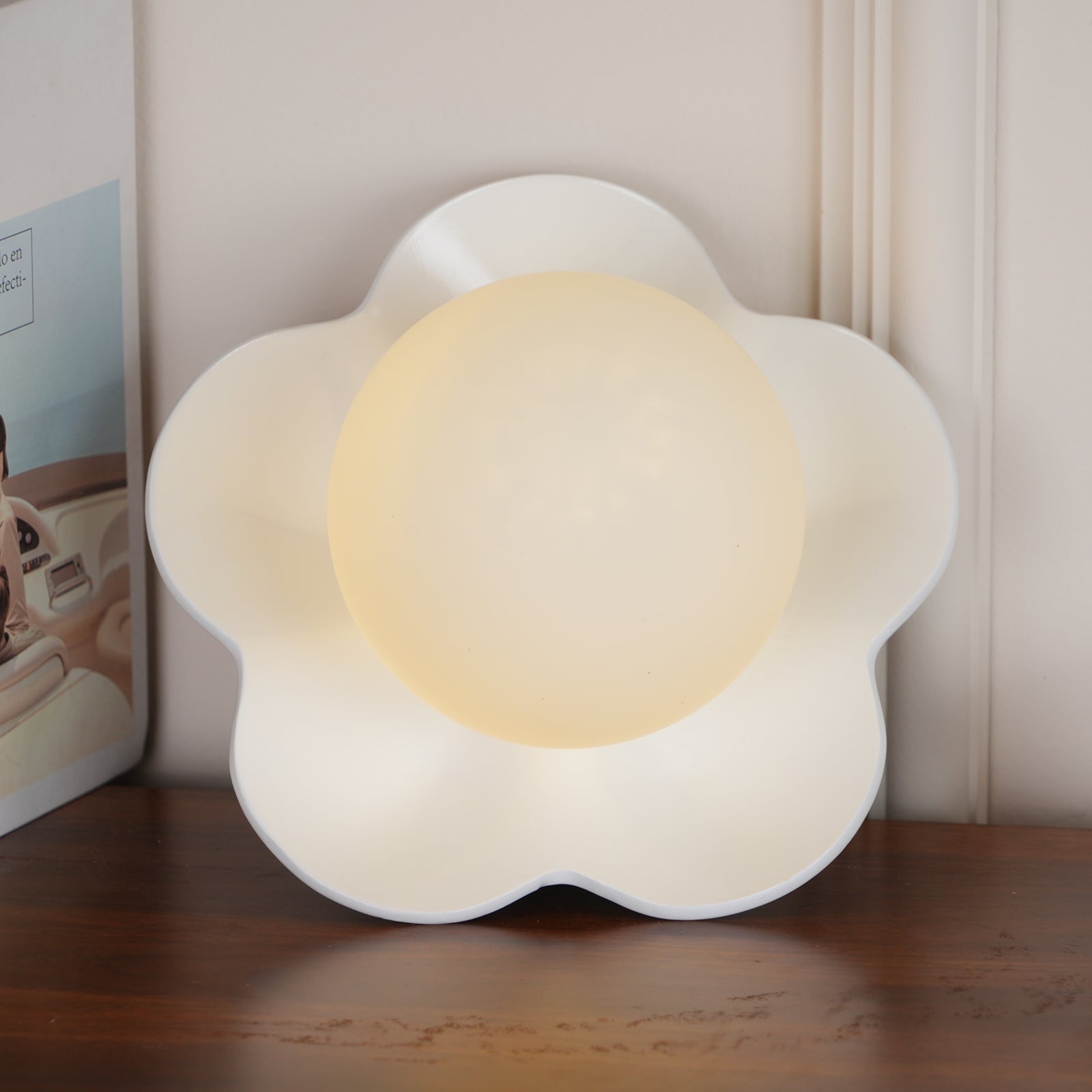 Arcore Resin Playful Wall Lamp-Neutral Decor