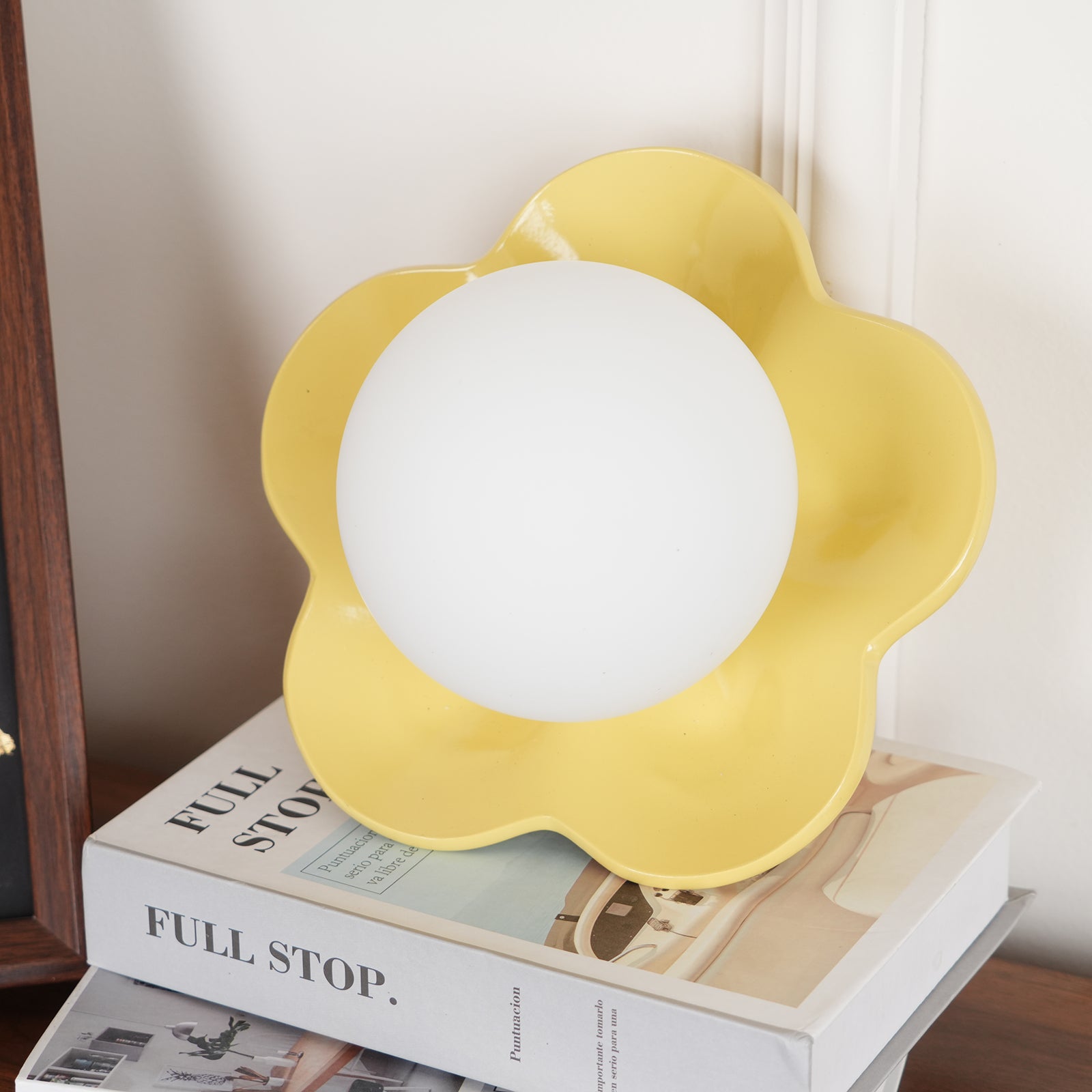 Arcore Resin Playful Wall Lamp-Neutral Decor