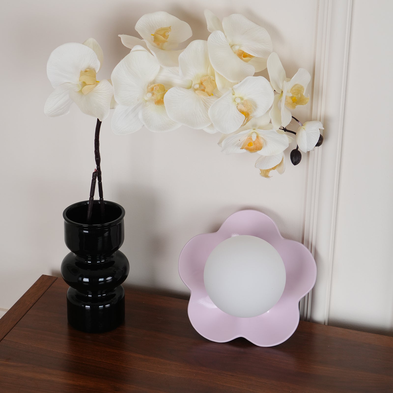 Arcore Resin Playful Wall Lamp-Neutral Decor