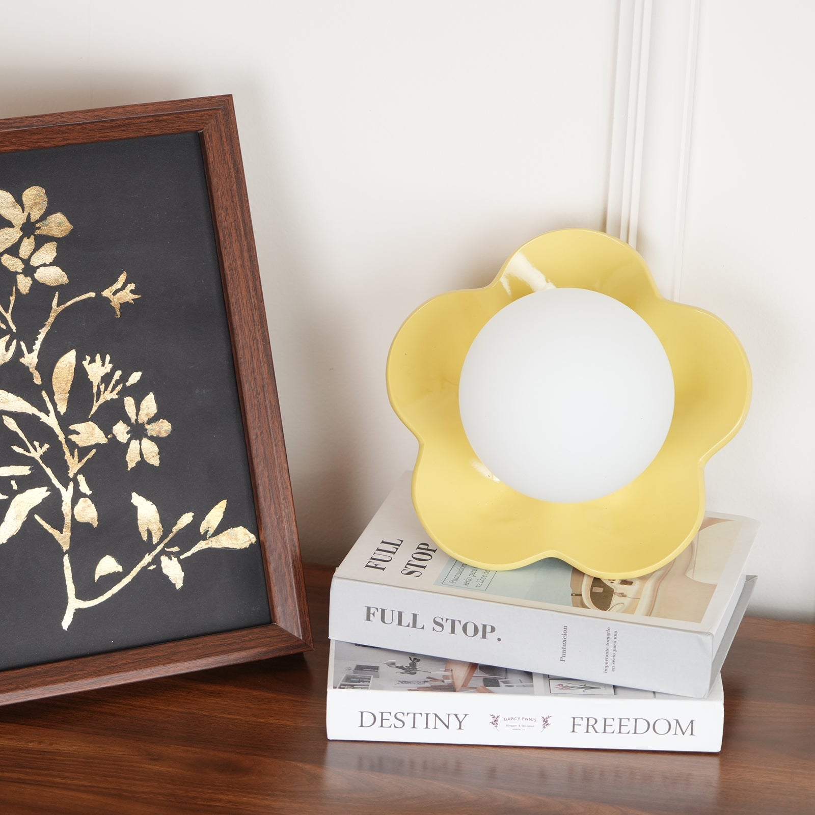 Arcore Resin Playful Wall Lamp-Neutral Decor