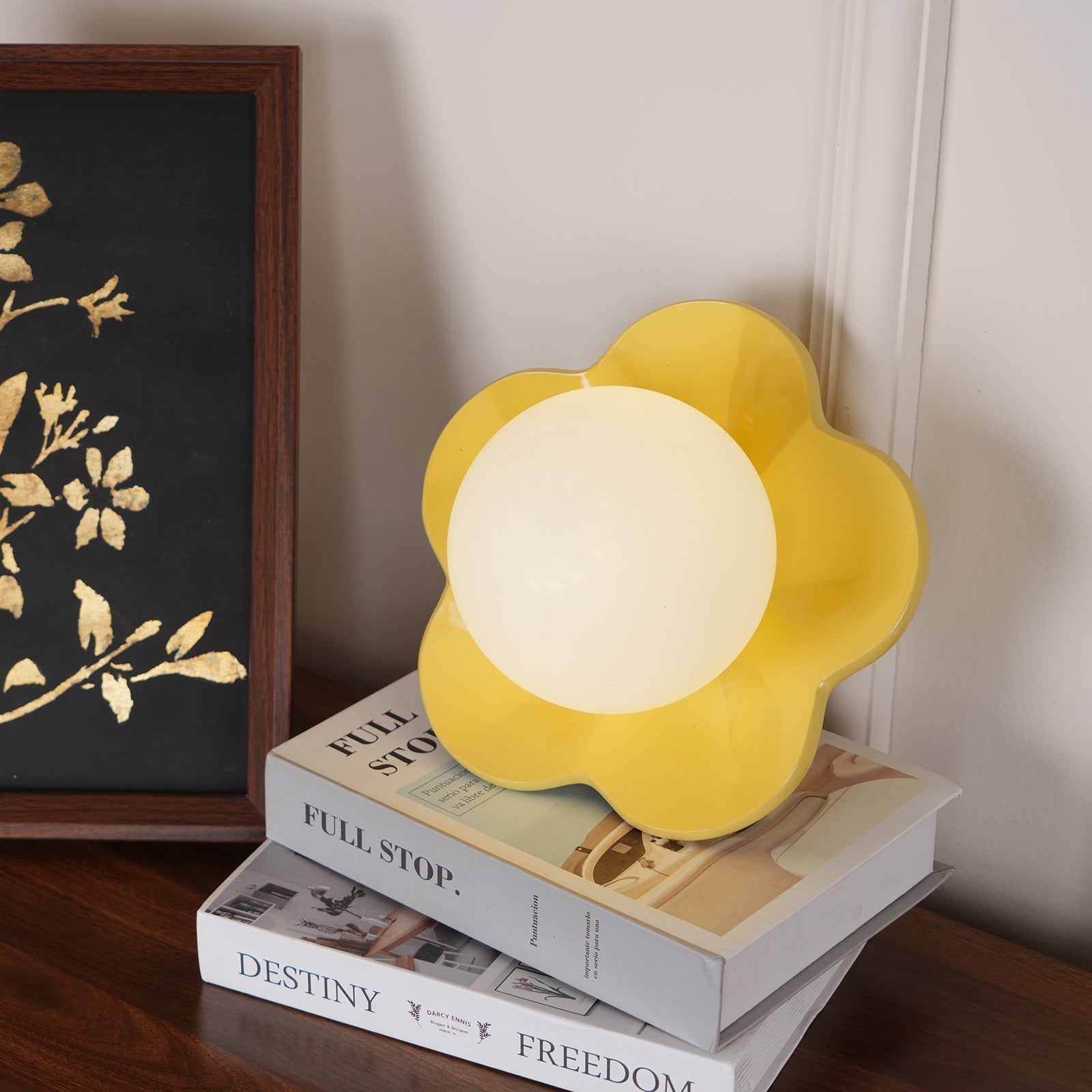 Arcore Resin Playful Wall Lamp-Neutral Decor