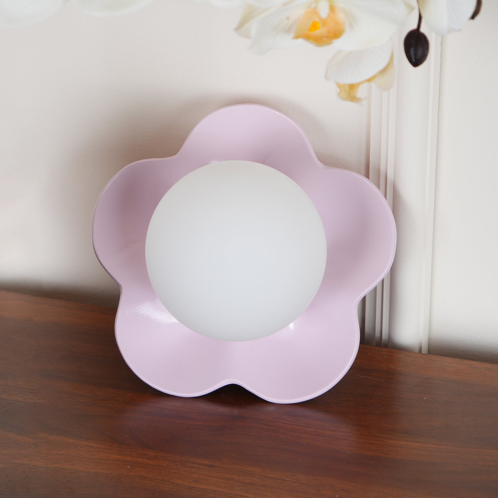 Arcore Resin Playful Wall Lamp-Neutral Decor