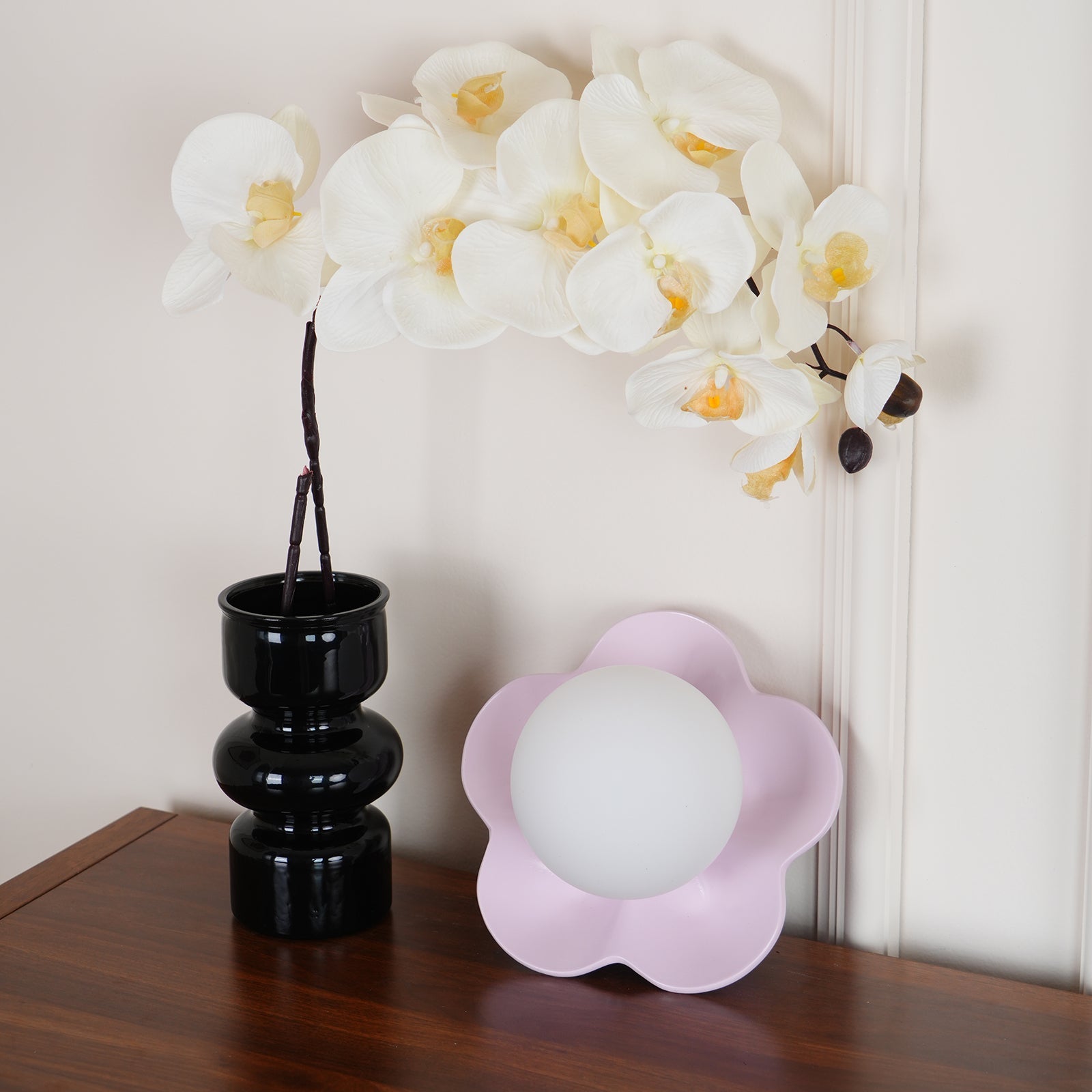Arcore Resin Playful Wall Lamp-Neutral Decor