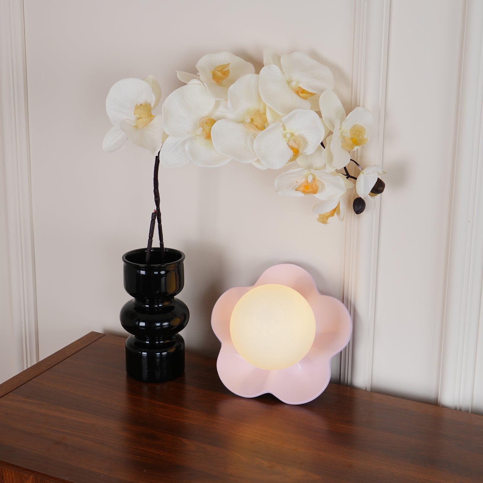 Arcore Resin Playful Wall Lamp-Neutral Decor