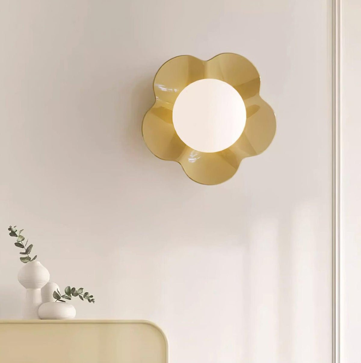 Arcore Resin Playful Wall Lamp-Neutral Decor