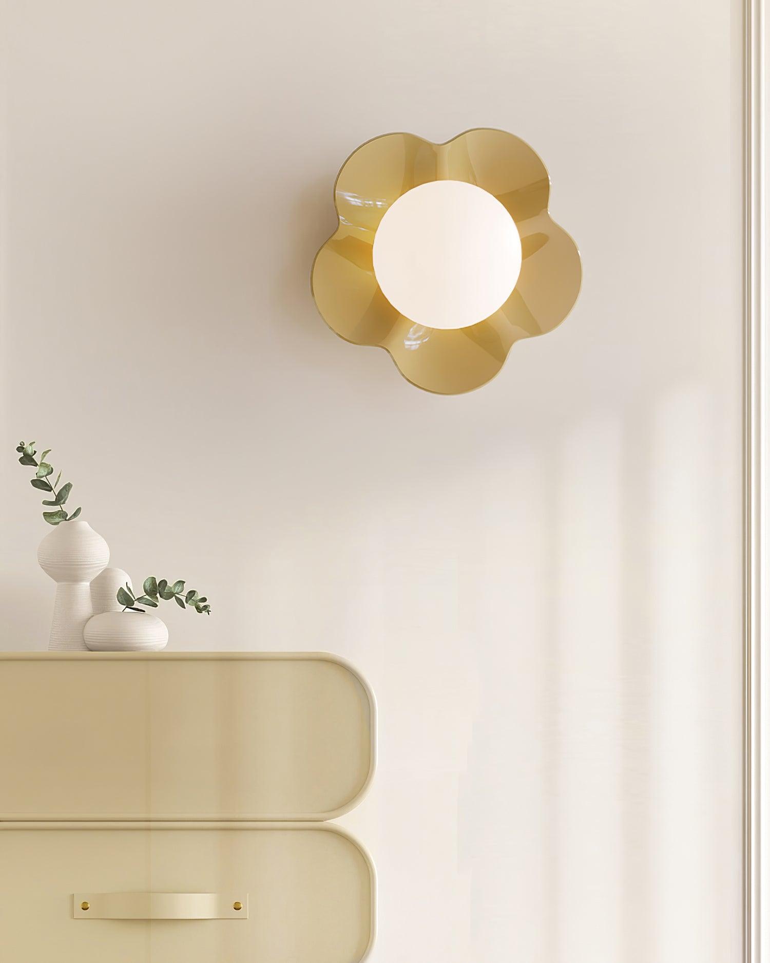 Arcore Resin Playful Wall Lamp-Neutral Decor