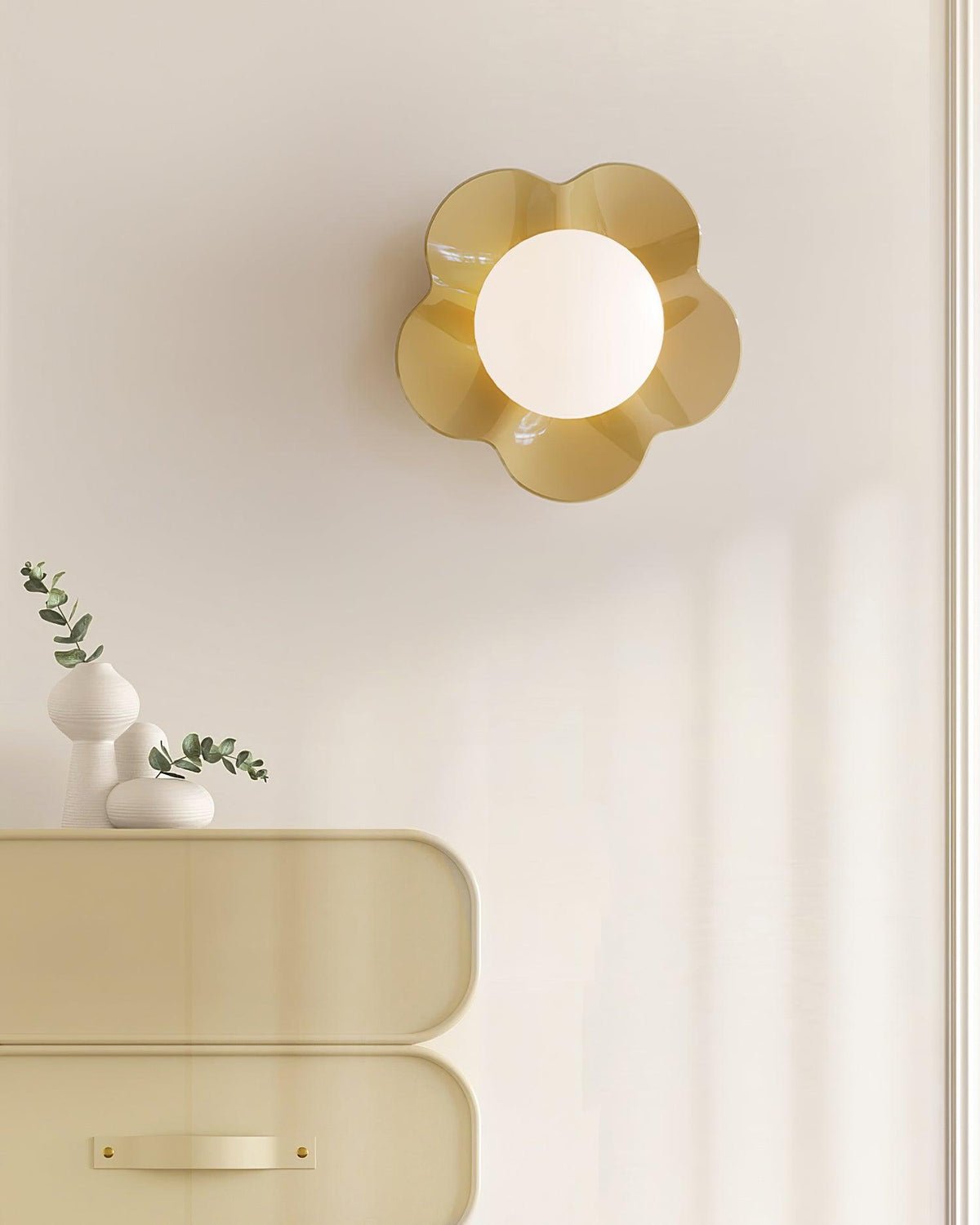 Arcore Resin Playful Wall Lamp-Neutral Decor