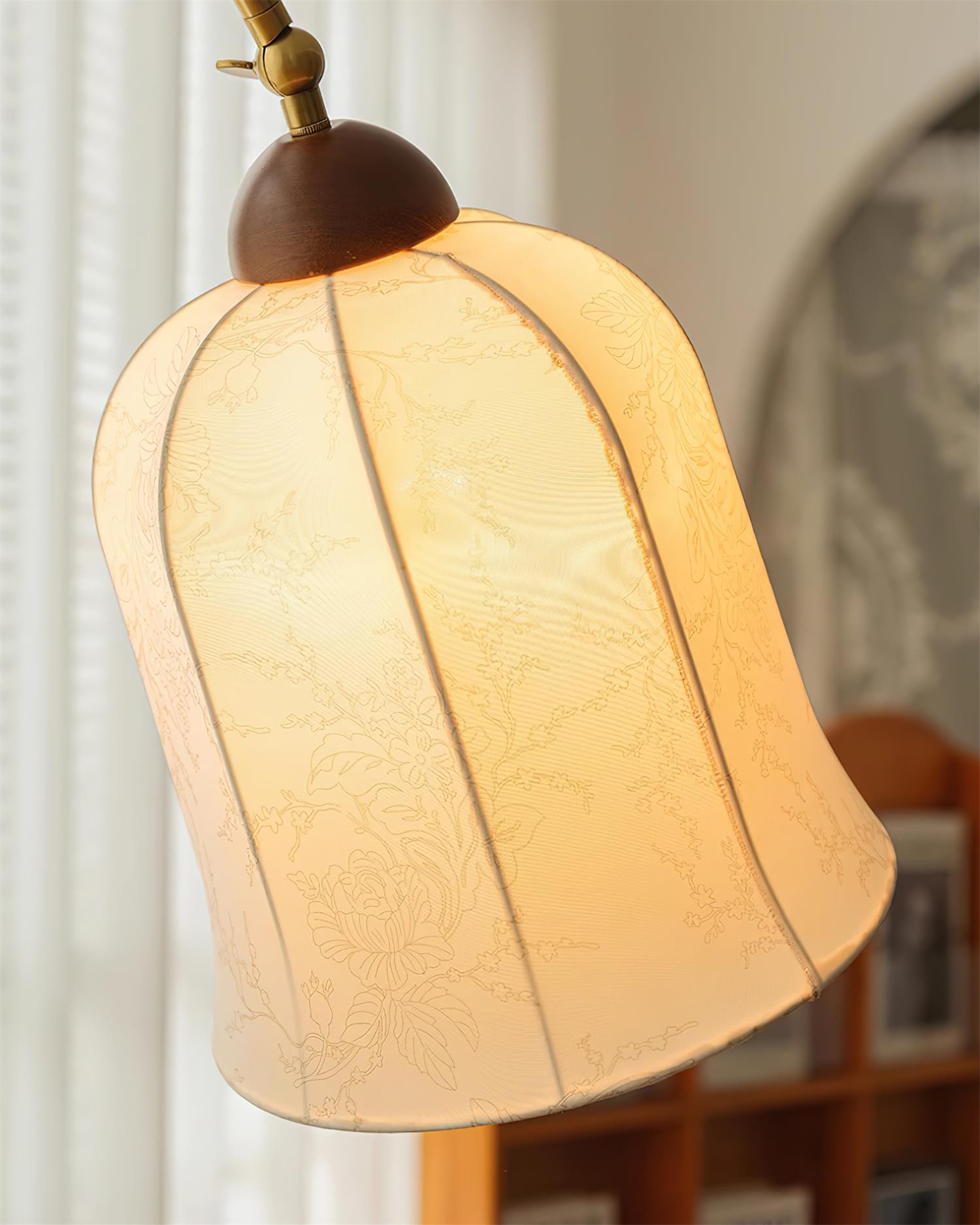 Curvel Floor Lamp