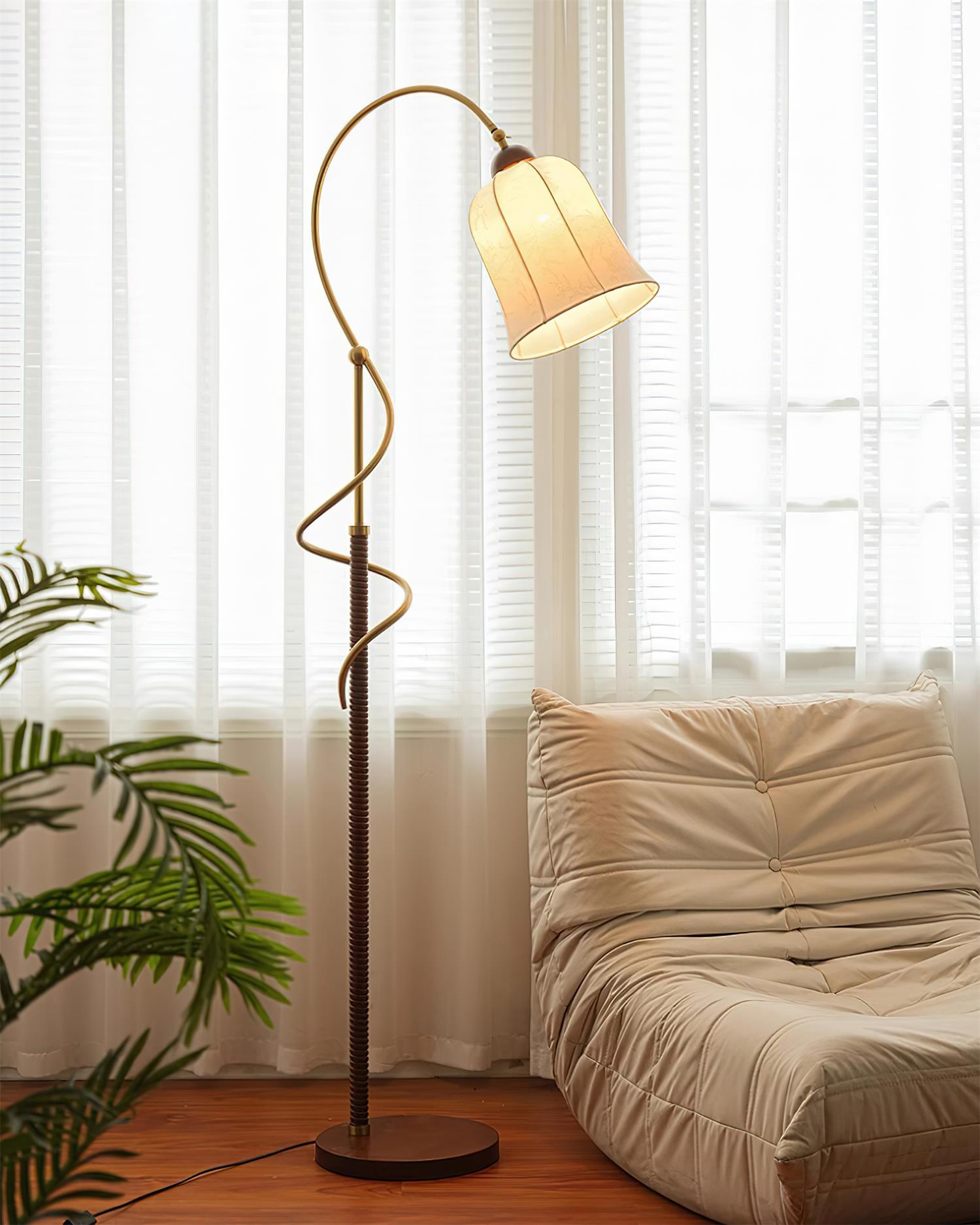 Curvel Floor Lamp