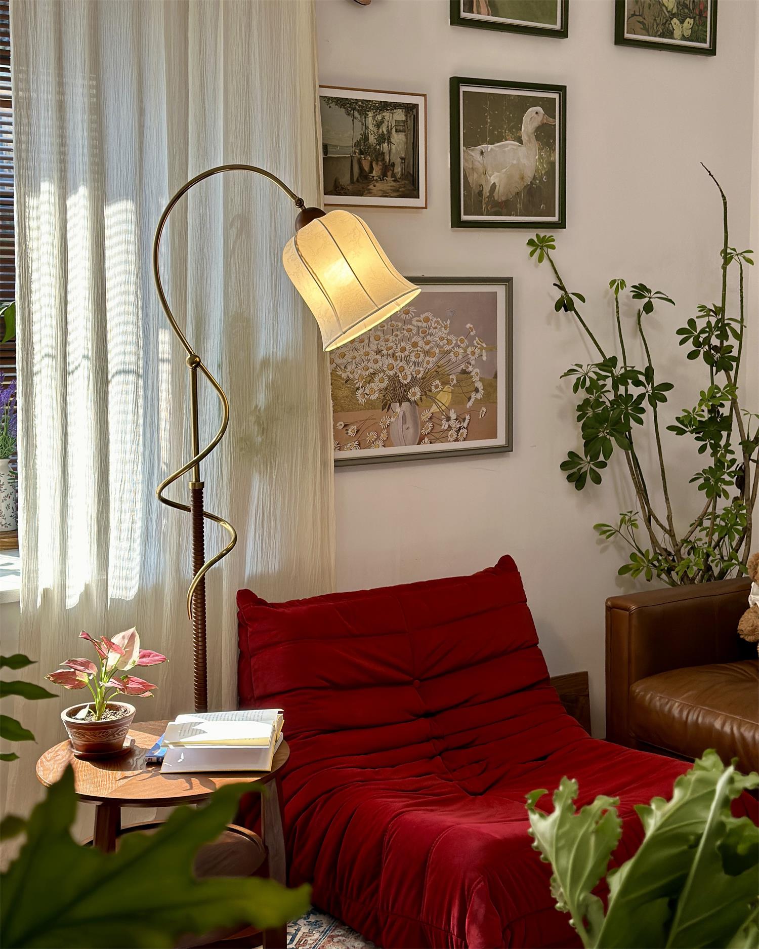 Curvel Floor Lamp