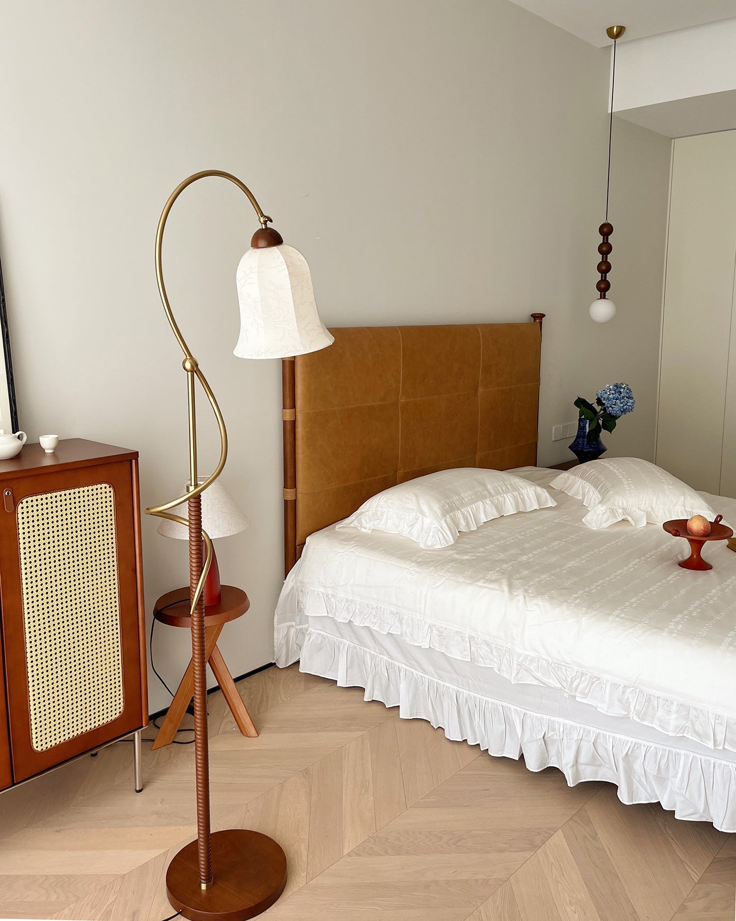 Curvel Floor Lamp