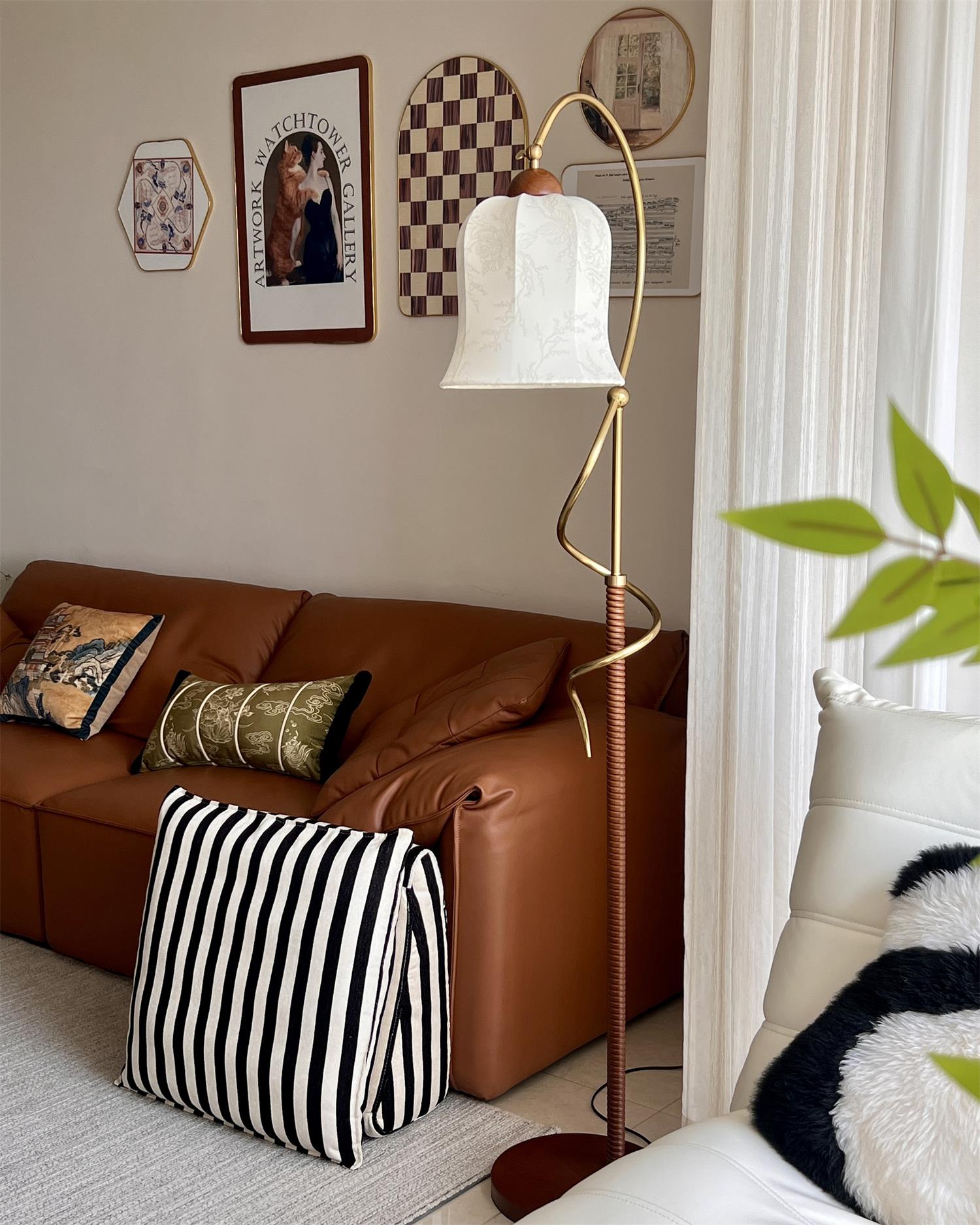 Curvel Floor Lamp