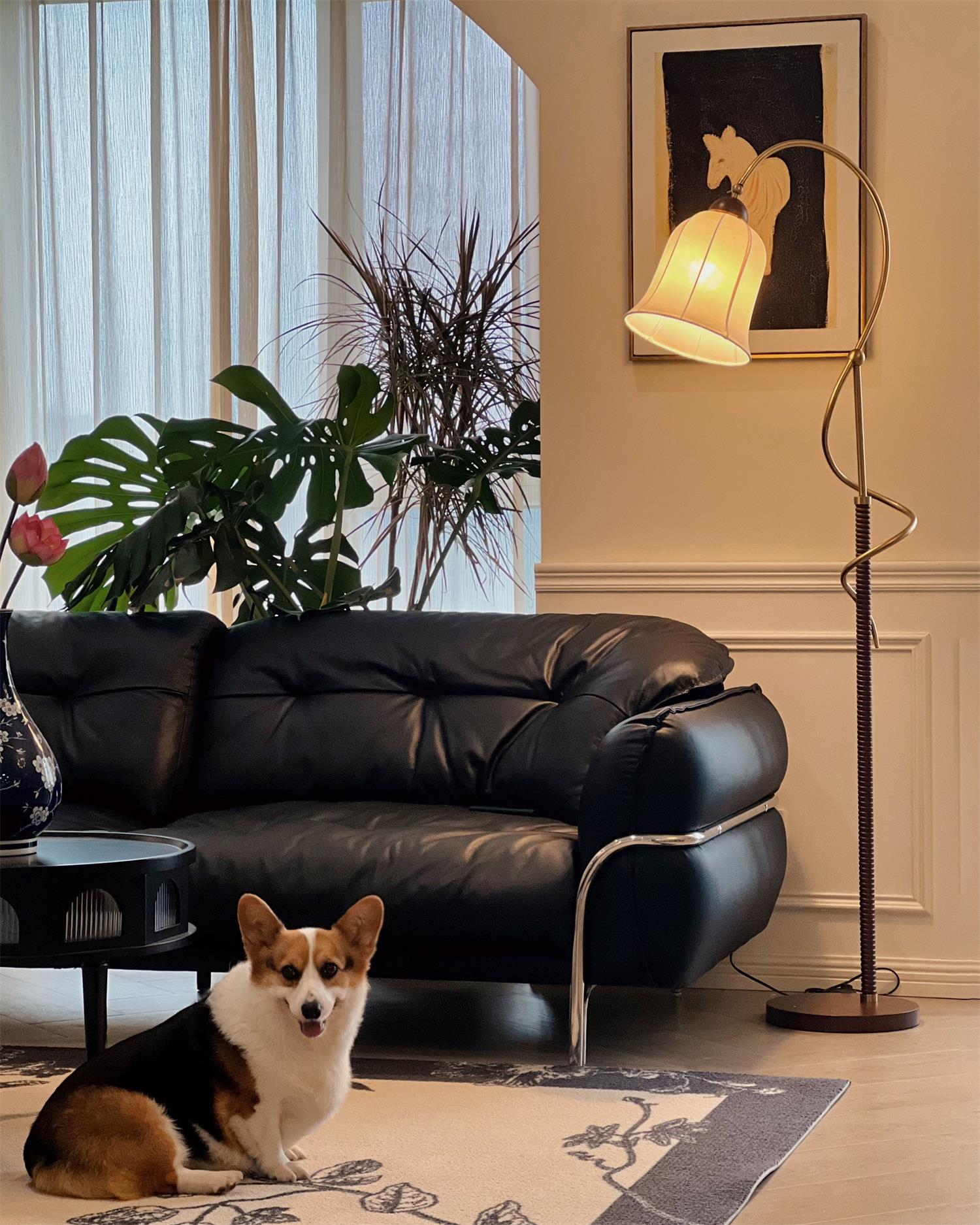 Curvel Floor Lamp