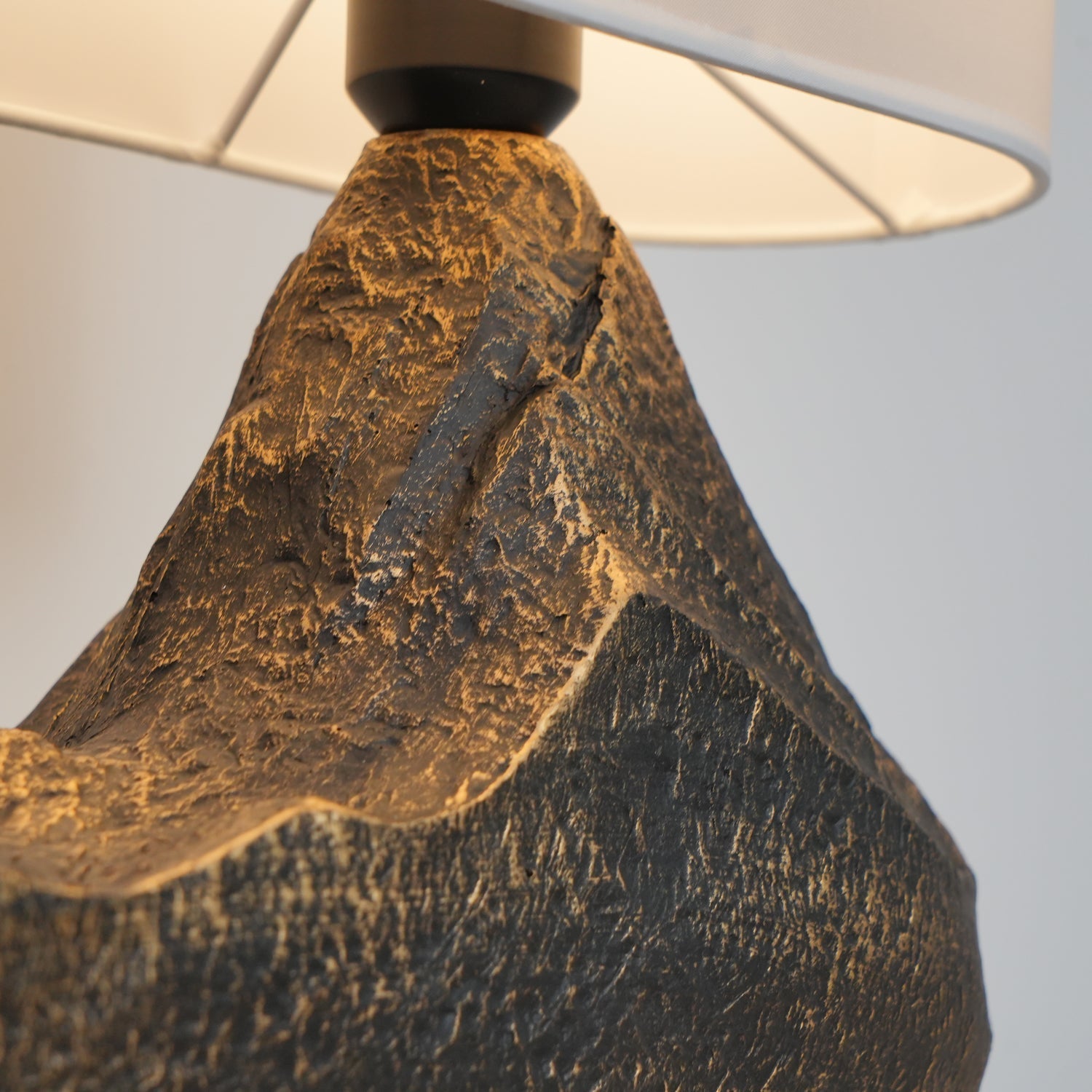 Della Natural Resin Table Lamp-Neutral Decor