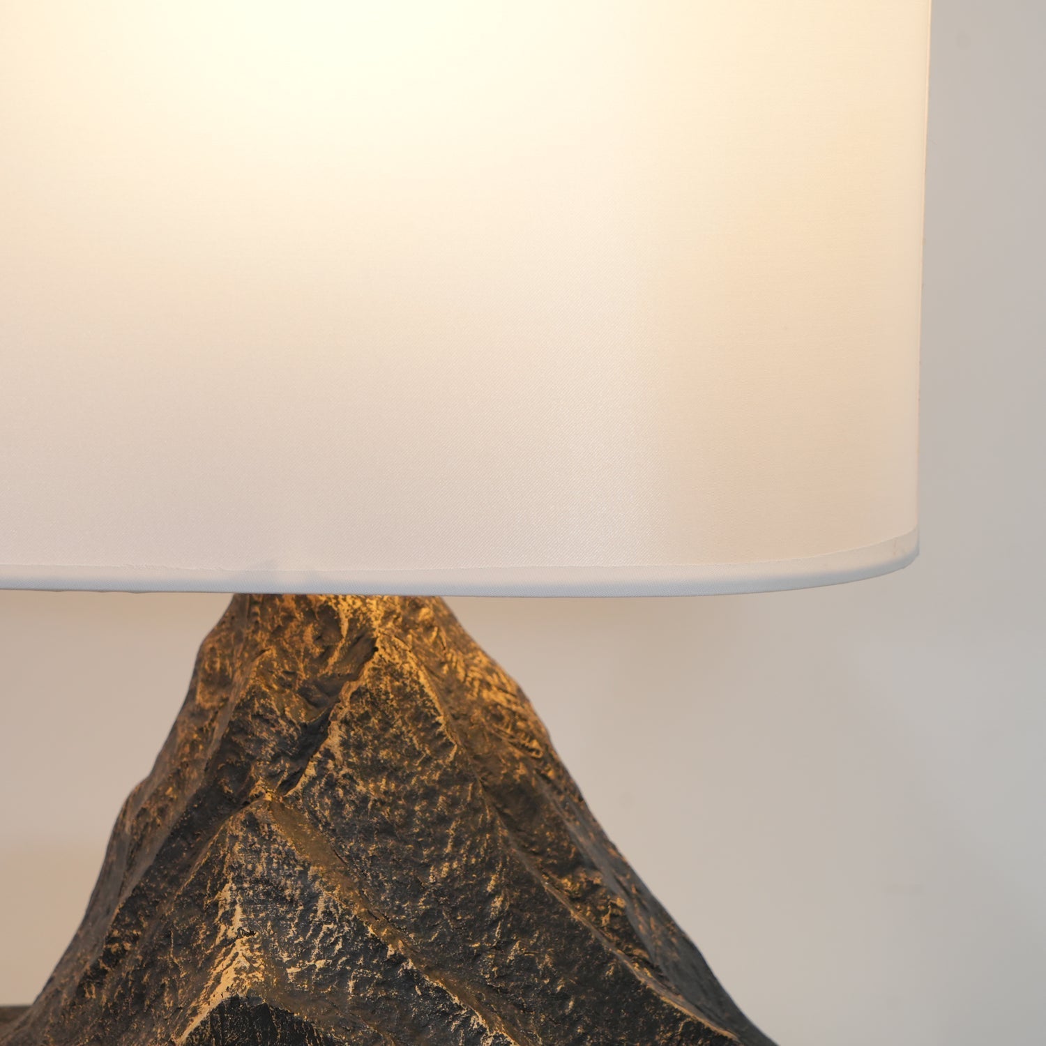 Della Natural Resin Table Lamp-Neutral Decor