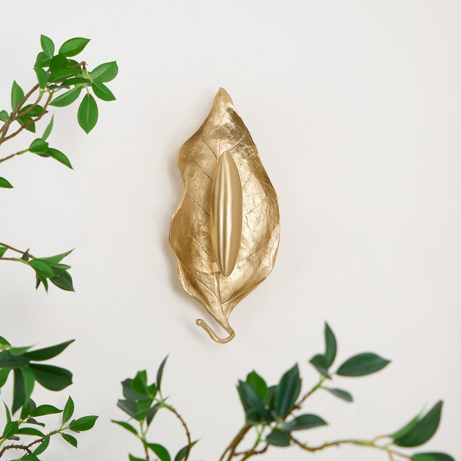 Corsel Nordic Art Leaf Brass Wall Lamp-Neutral Decor