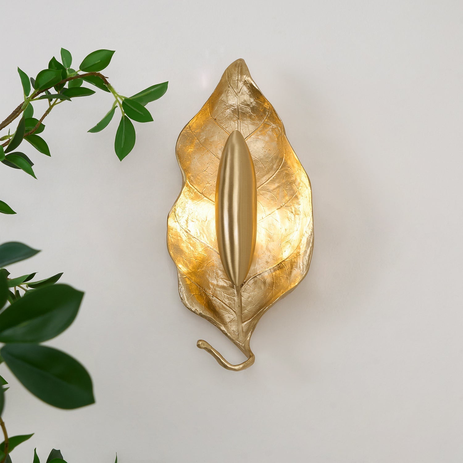Corsel Nordic Art Leaf Brass Wall Lamp-Neutral Decor
