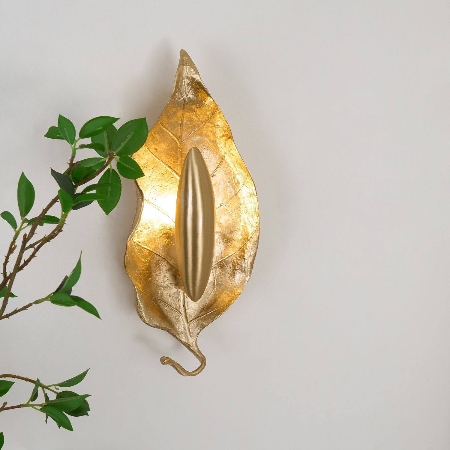Corsel Nordic Art Leaf Brass Wall Lamp-Neutral Decor