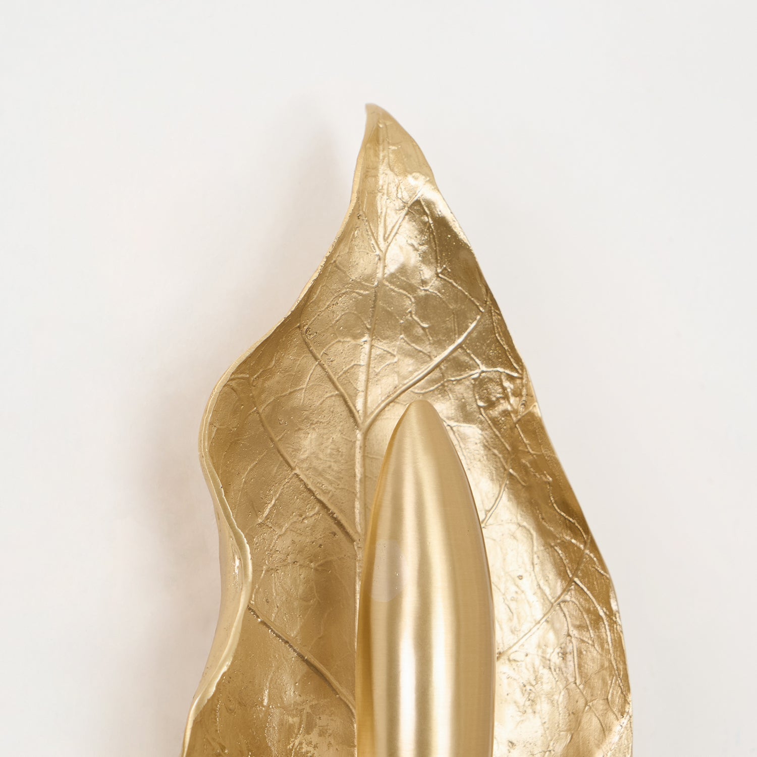 Corsel Nordic Art Leaf Brass Wall Lamp-Neutral Decor