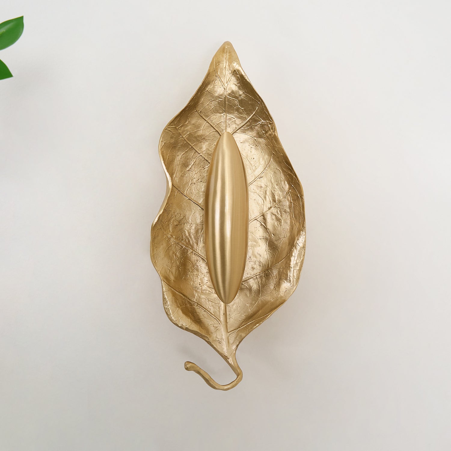 Corsel Nordic Art Leaf Brass Wall Lamp-Neutral Decor
