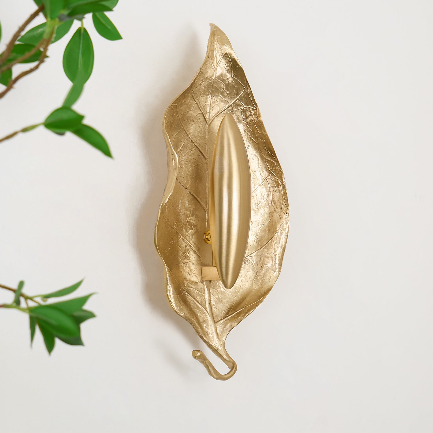 Corsel Nordic Art Leaf Brass Wall Lamp-Neutral Decor