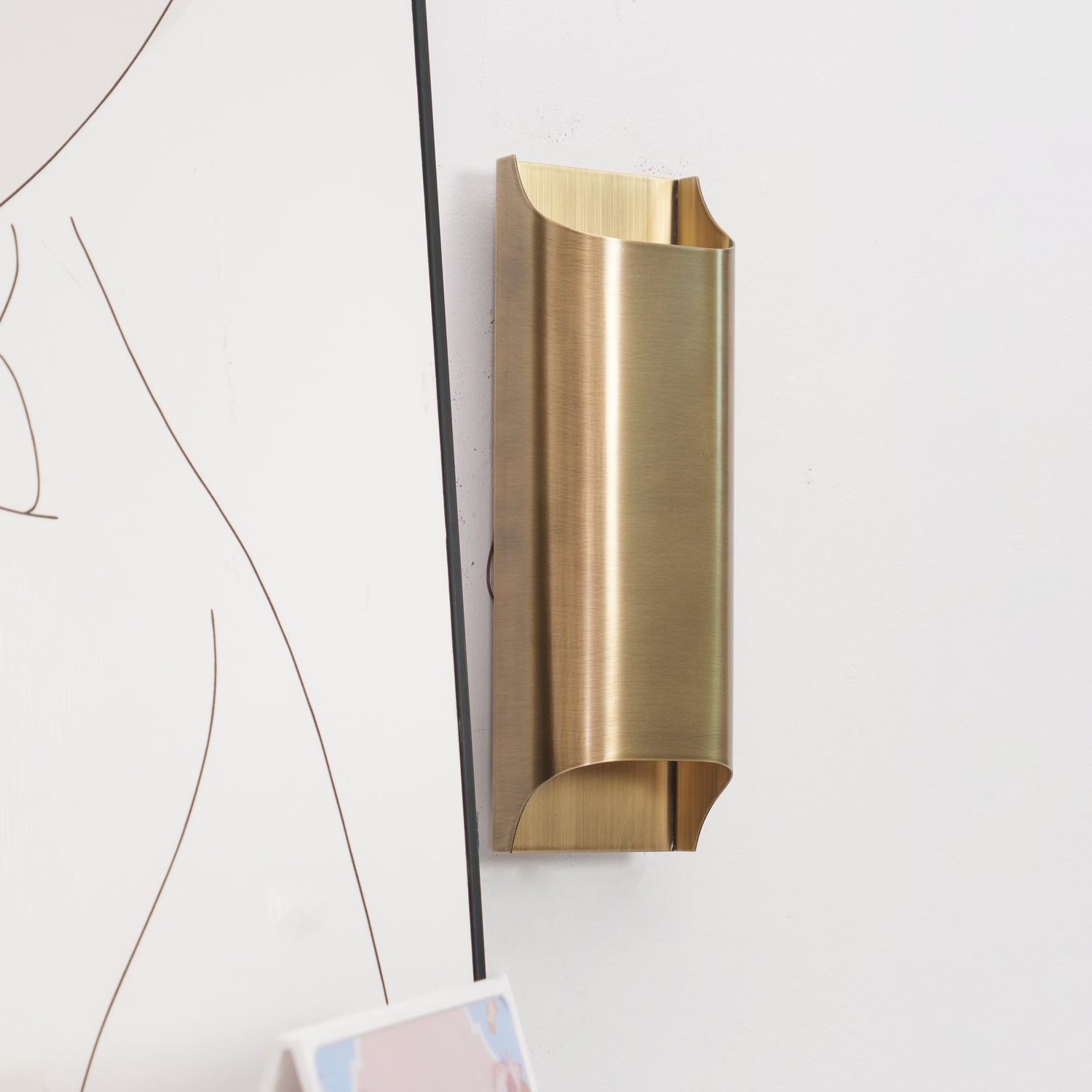 Hardy Nordic Art Brass Wall Lamp-Neutral Decor