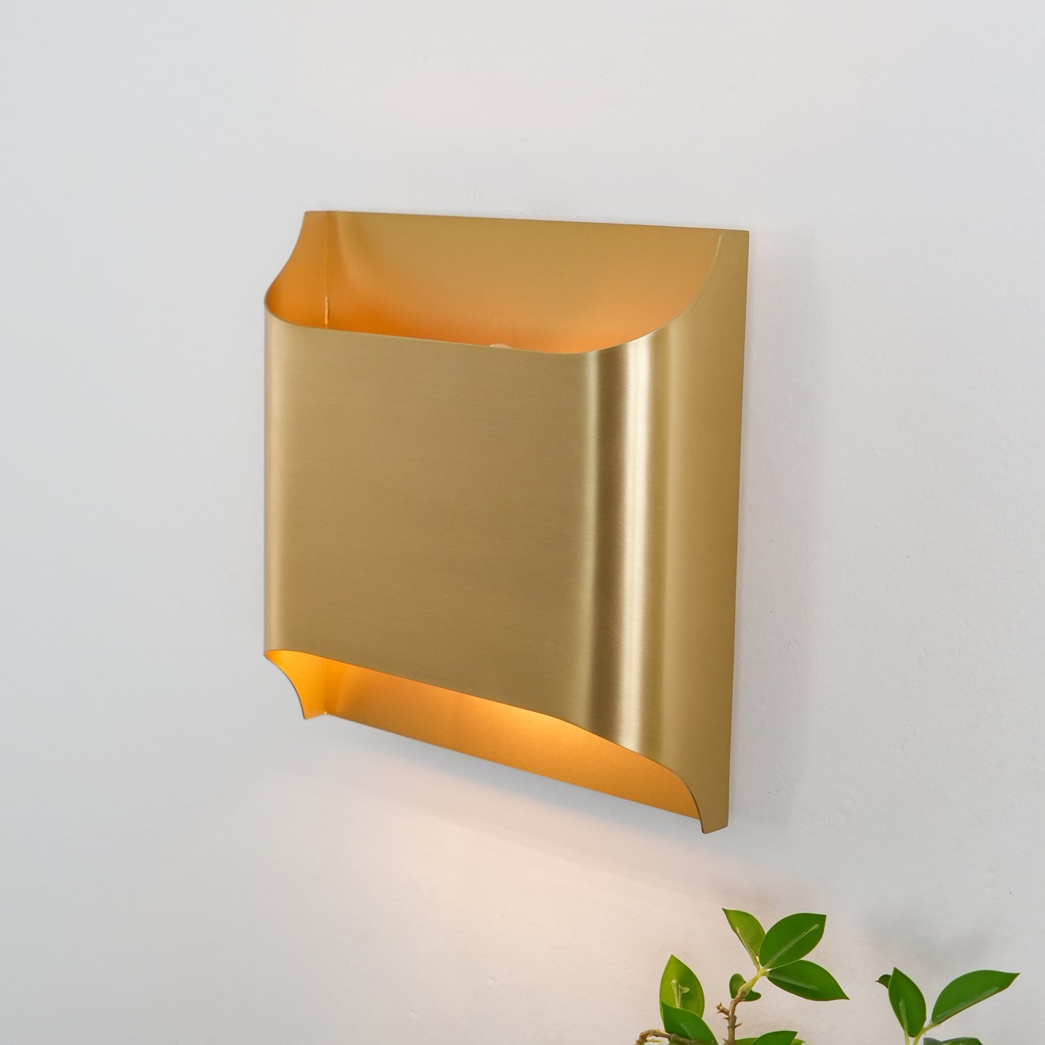 Hardy Nordic Art Brass Wall Lamp-Neutral Decor