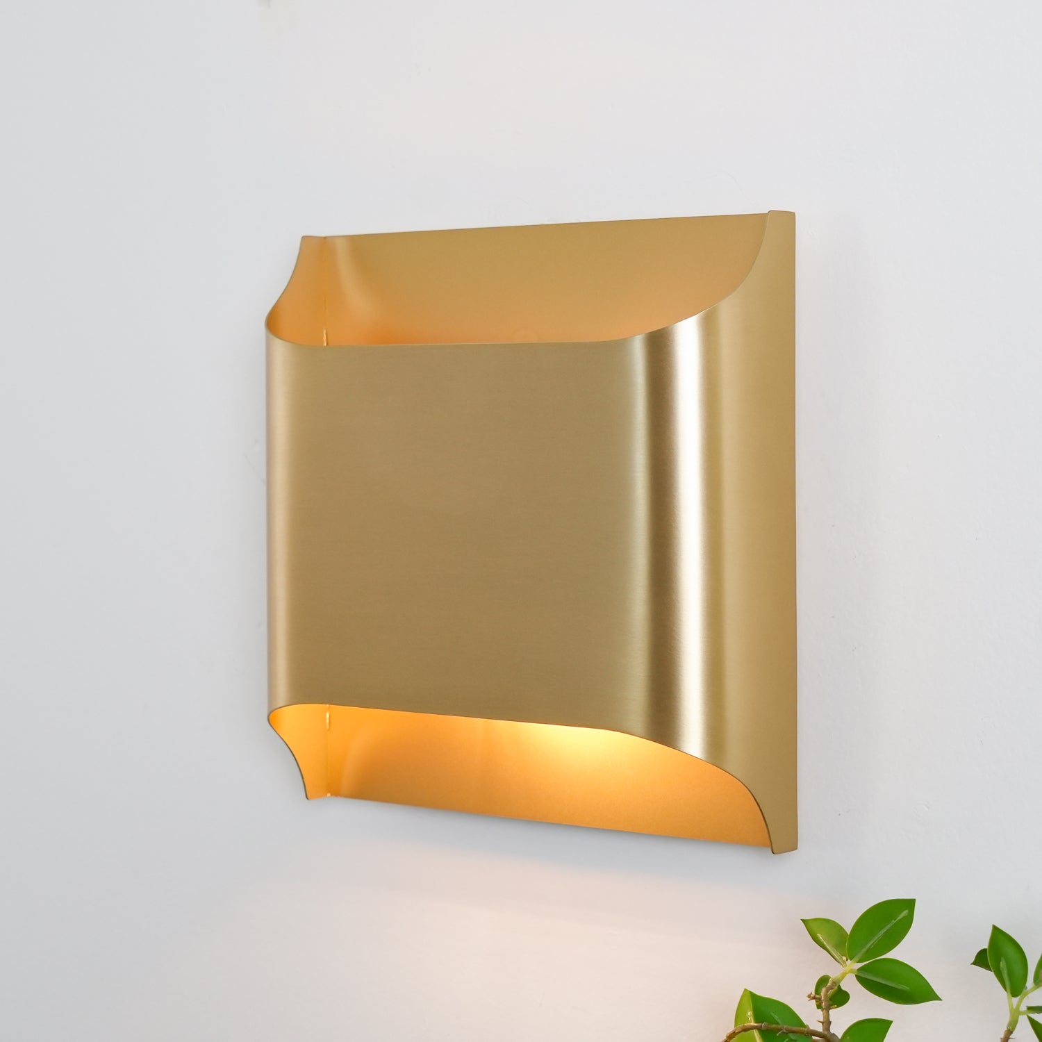 Hardy Nordic Art Brass Wall Lamp-Neutral Decor