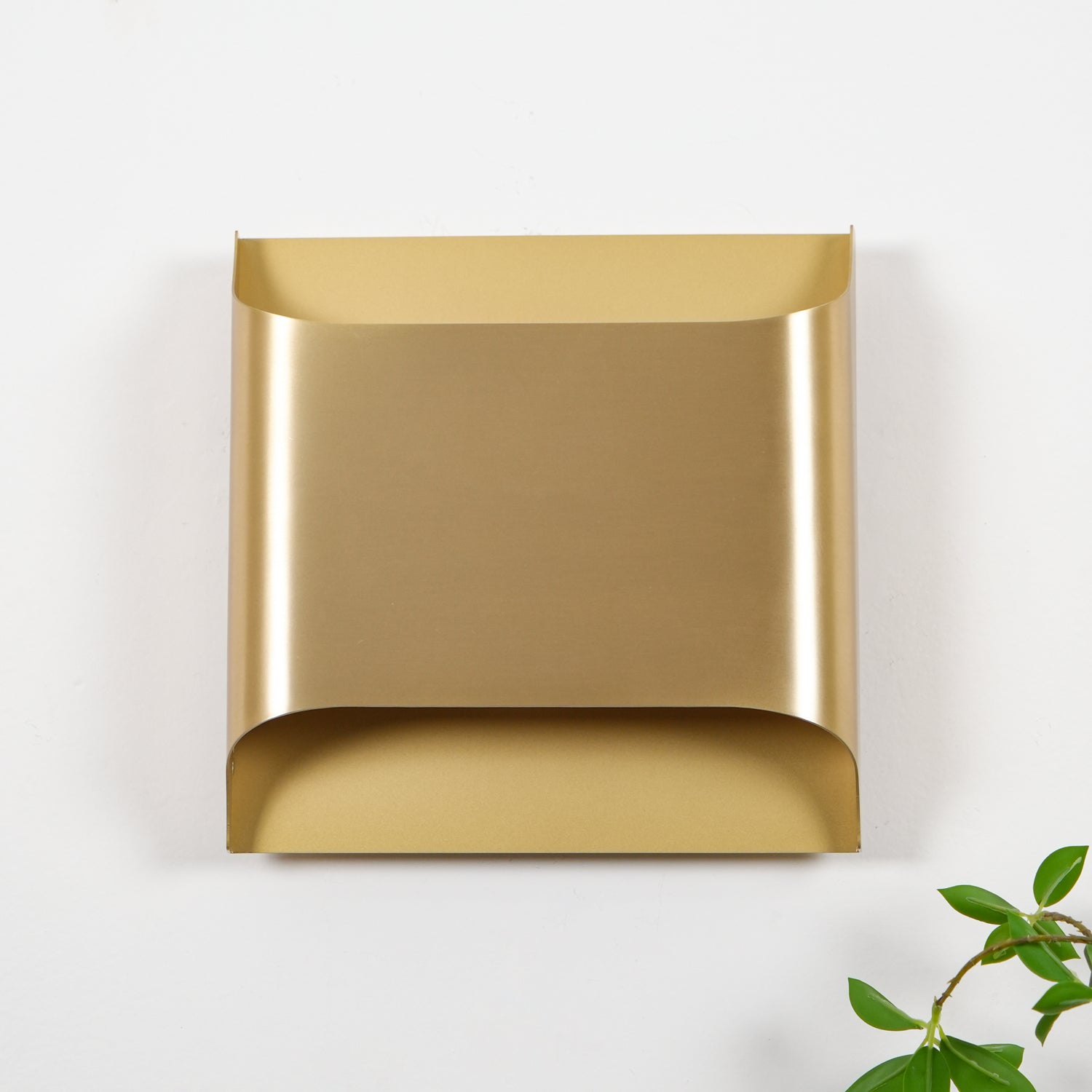Hardy Nordic Art Brass Wall Lamp-Neutral Decor