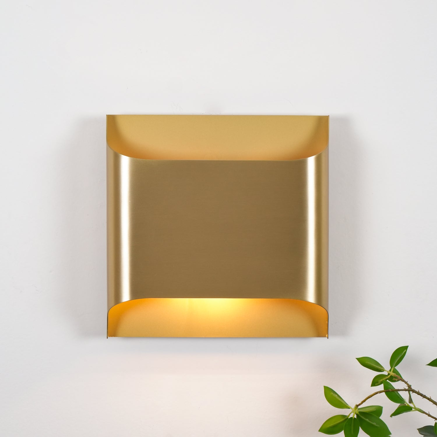 Hardy Nordic Art Brass Wall Lamp-Neutral Decor