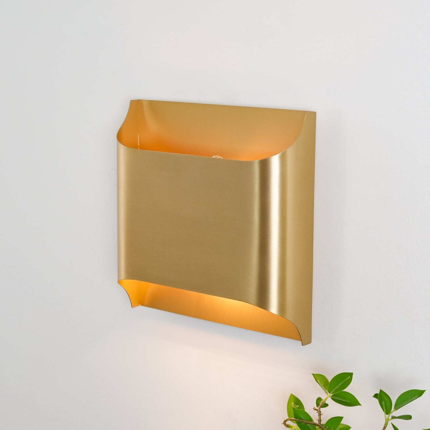 Hardy Nordic Art Brass Wall Lamp-Neutral Decor