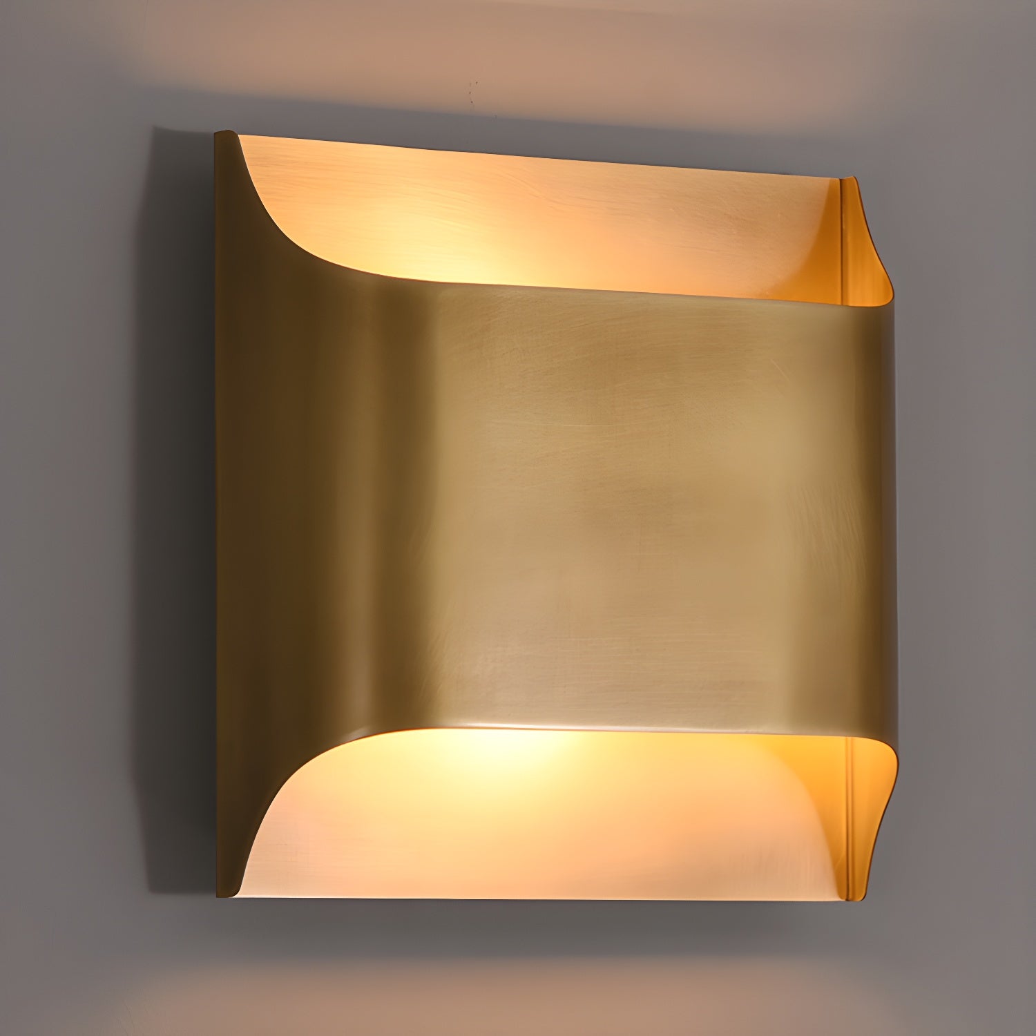 Hardy Nordic Art Brass Wall Lamp-Neutral Decor